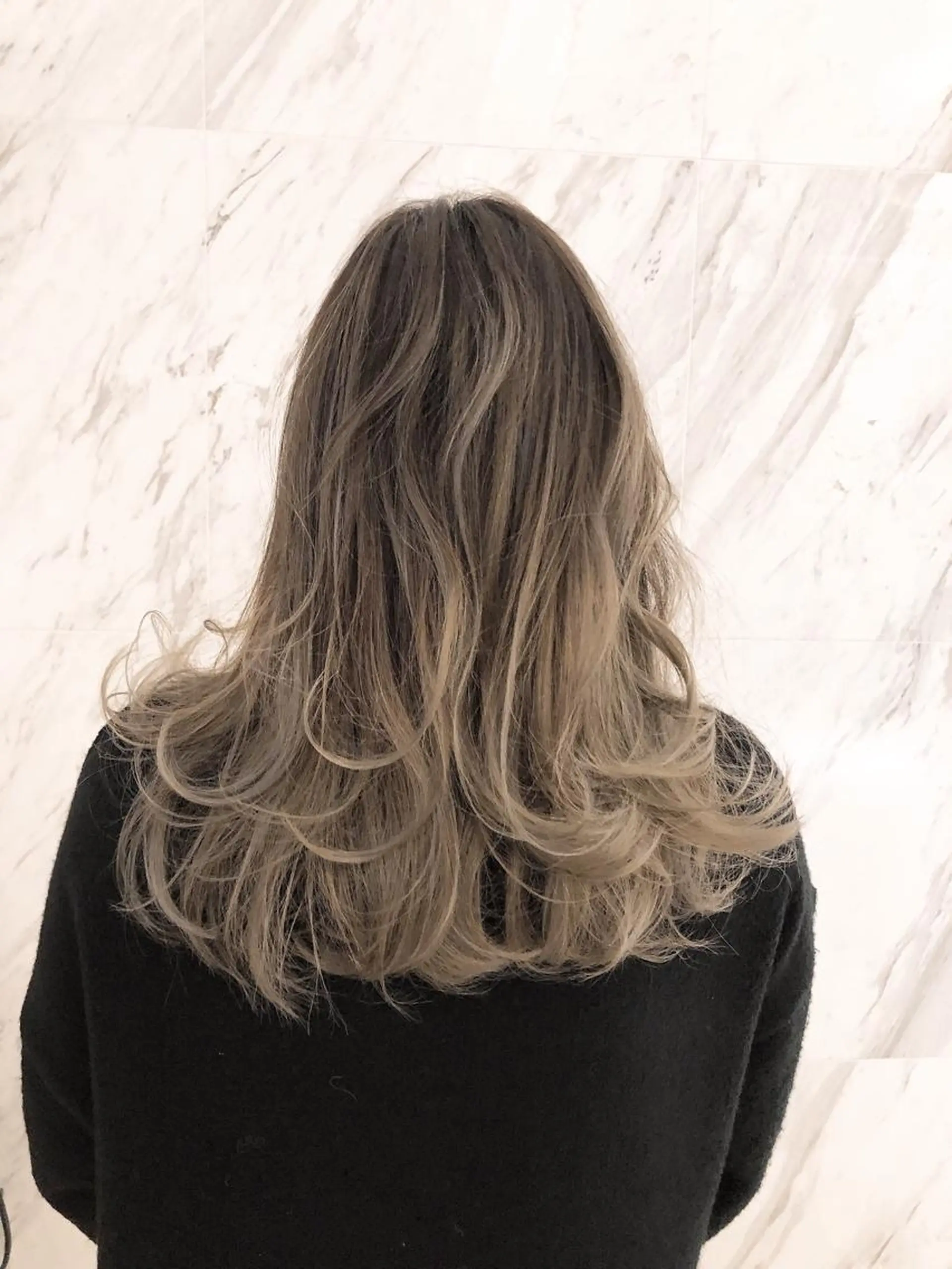 ロング カラー アッシュ ブリーチ ブリーチカラー 美髪矯正takaraのヘアスタイル