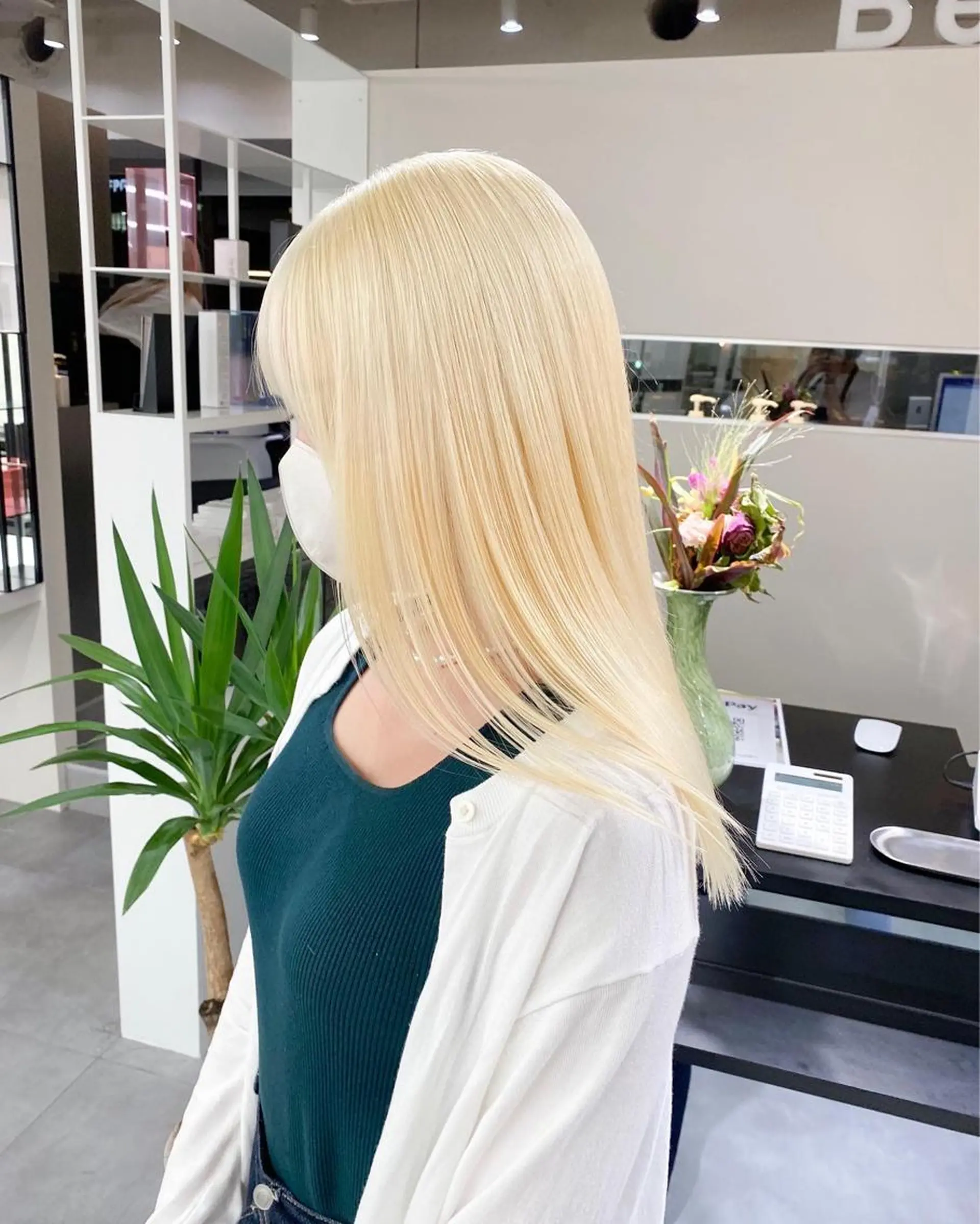 ロング カラー 切りっぱなしボブ レイヤー/縮毛矯正のヘアスタイル