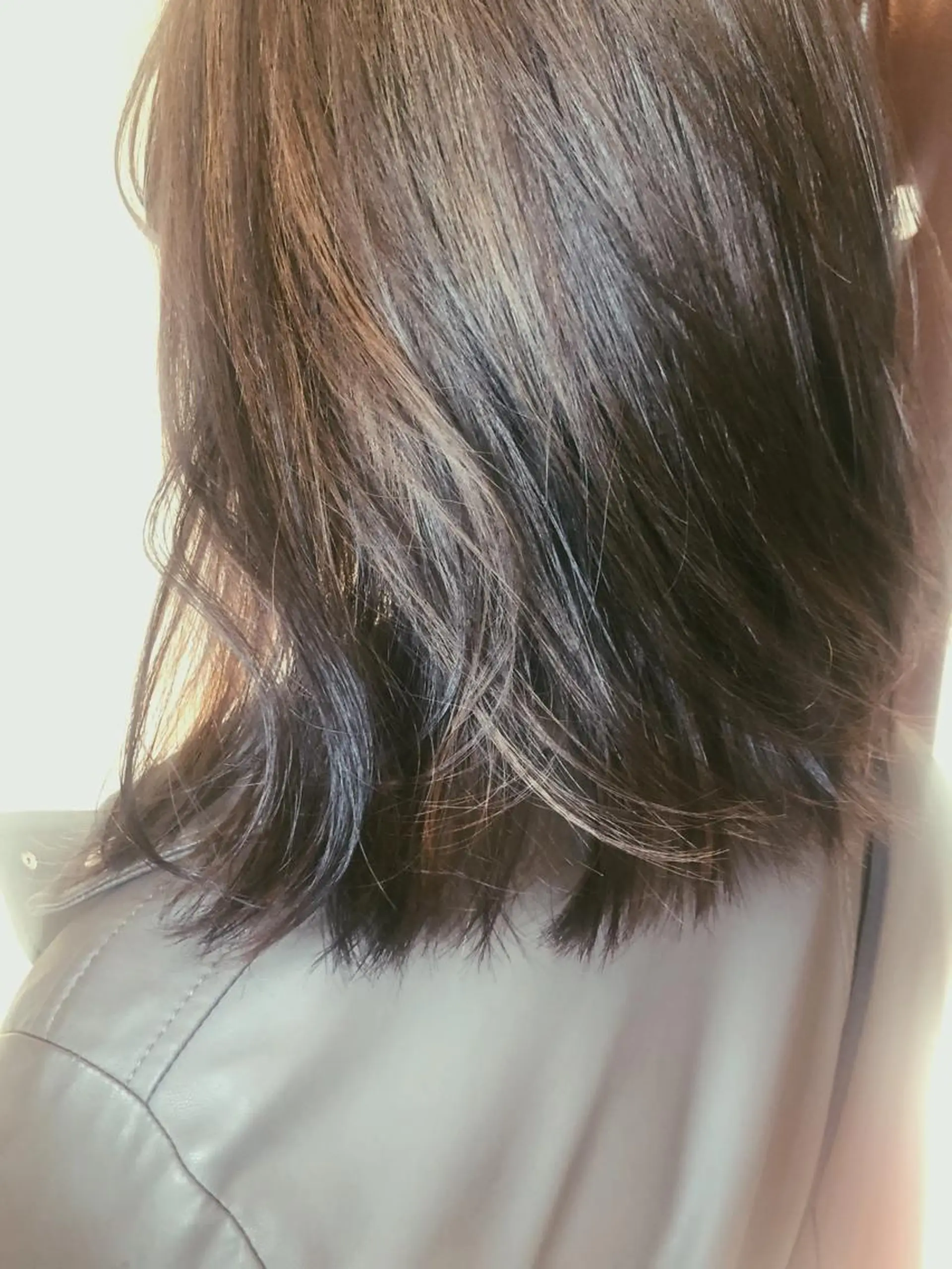 ミディアム カラー 吉川 愛美李のヘアスタイル