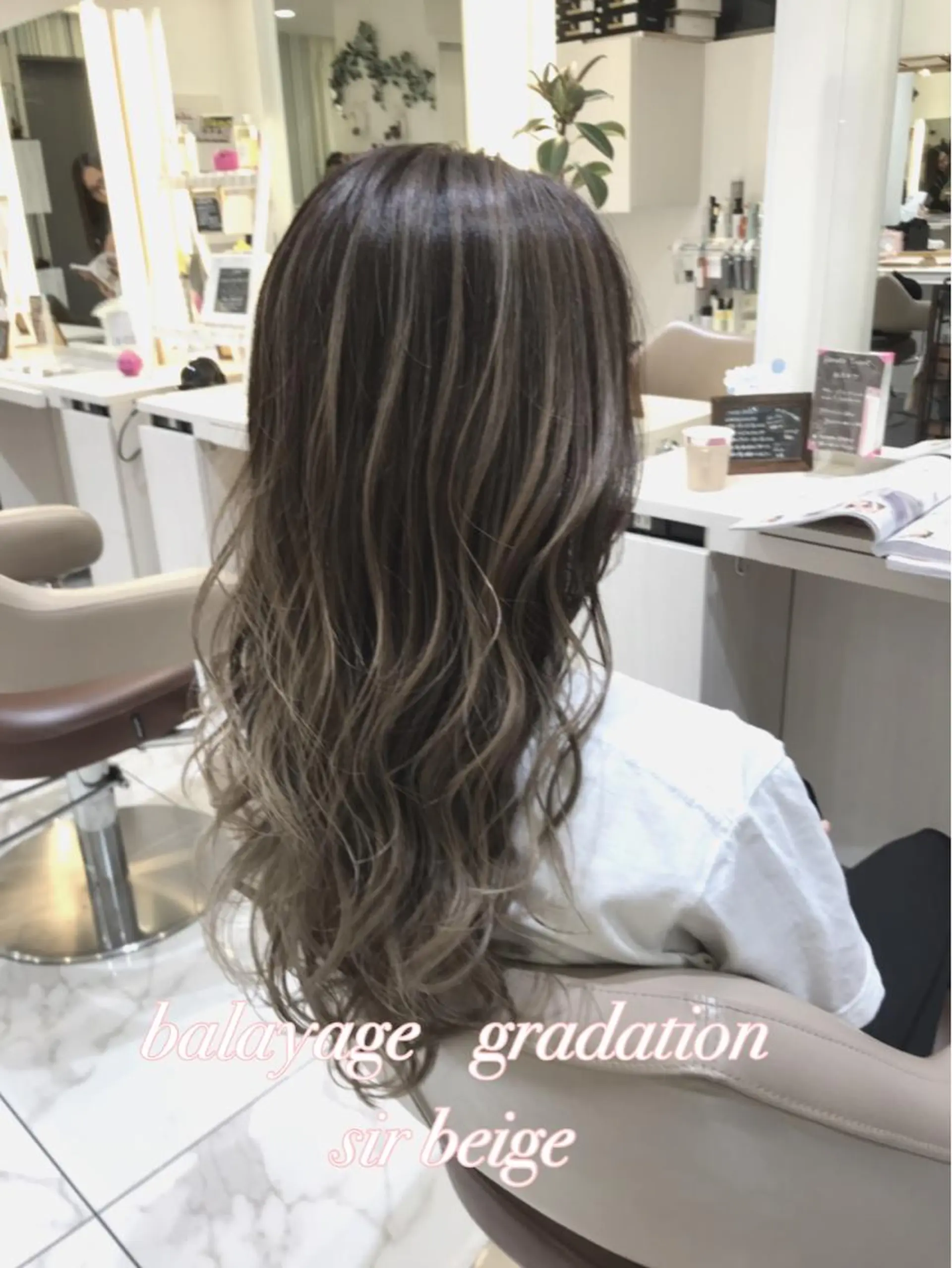 ロング カラー バレイヤージュ ベージュカラー グラデーションカラー シアーベージュ レイヤーカット カット ヘアカラー 山崎俊輔/髪質改善 /バレイヤージュのヘアスタイル