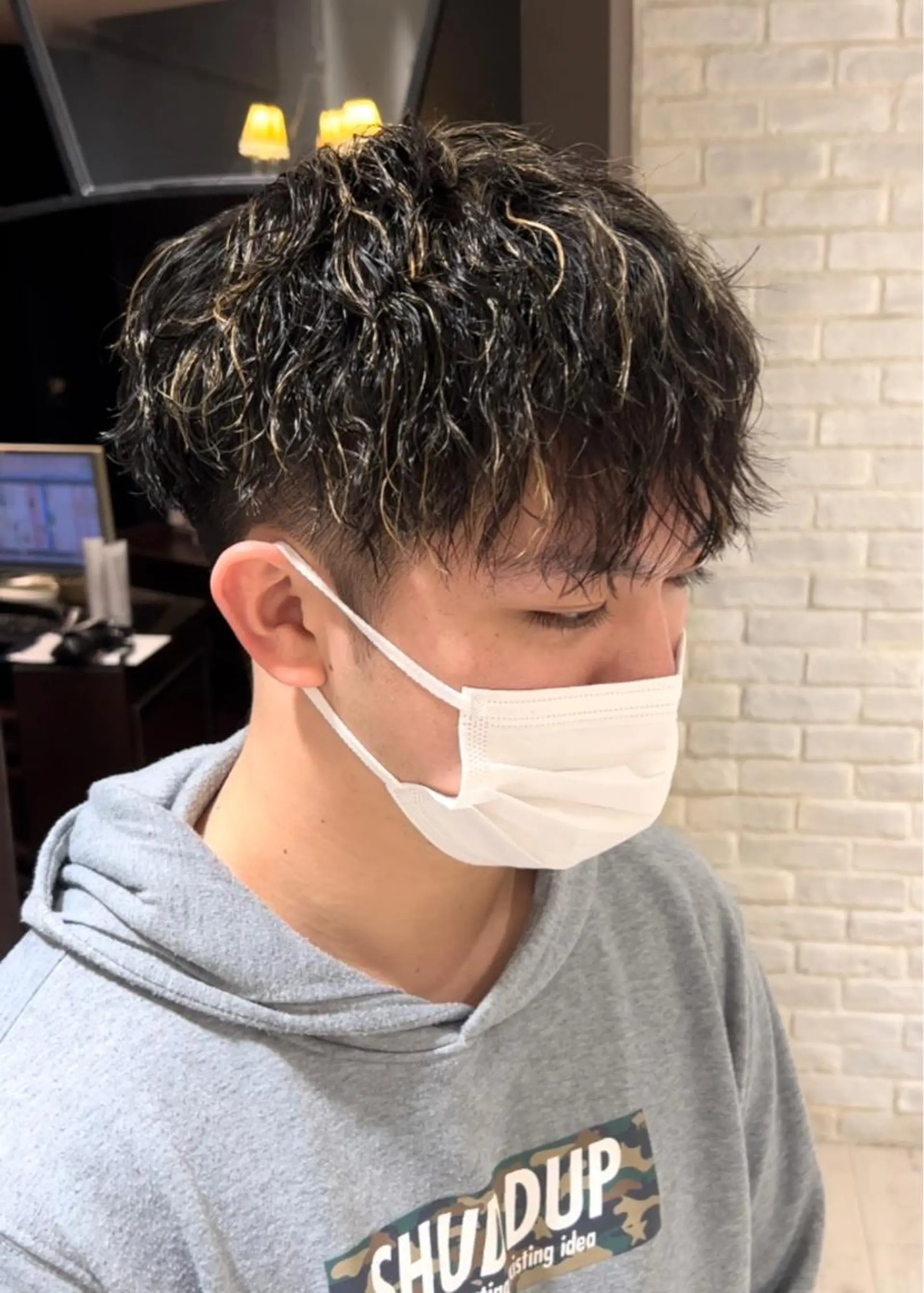 パーマ メンズ アイブロウ 曲がる縮毛矯正 LIBER 　岩名のヘアスタイル