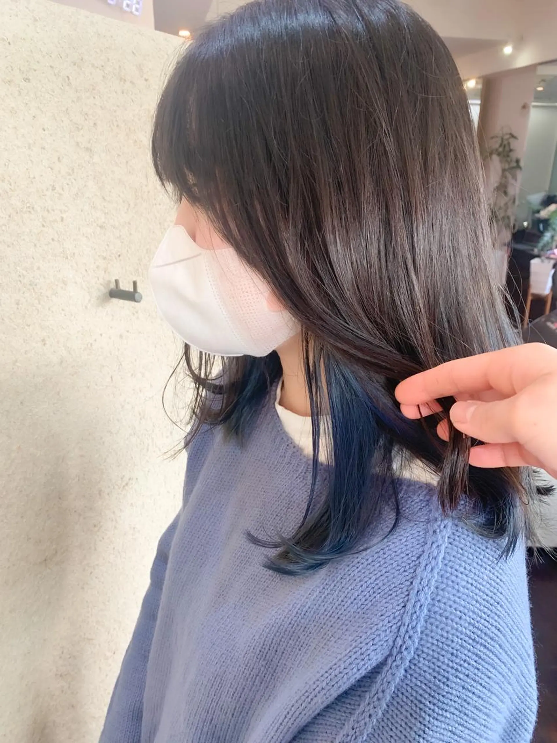 ミディアム カラー アッシュ ブルーカラー ブルーアッシュ インナーカラー カット ヘアカラー トリートメント 角戸 りおのヘアスタイル