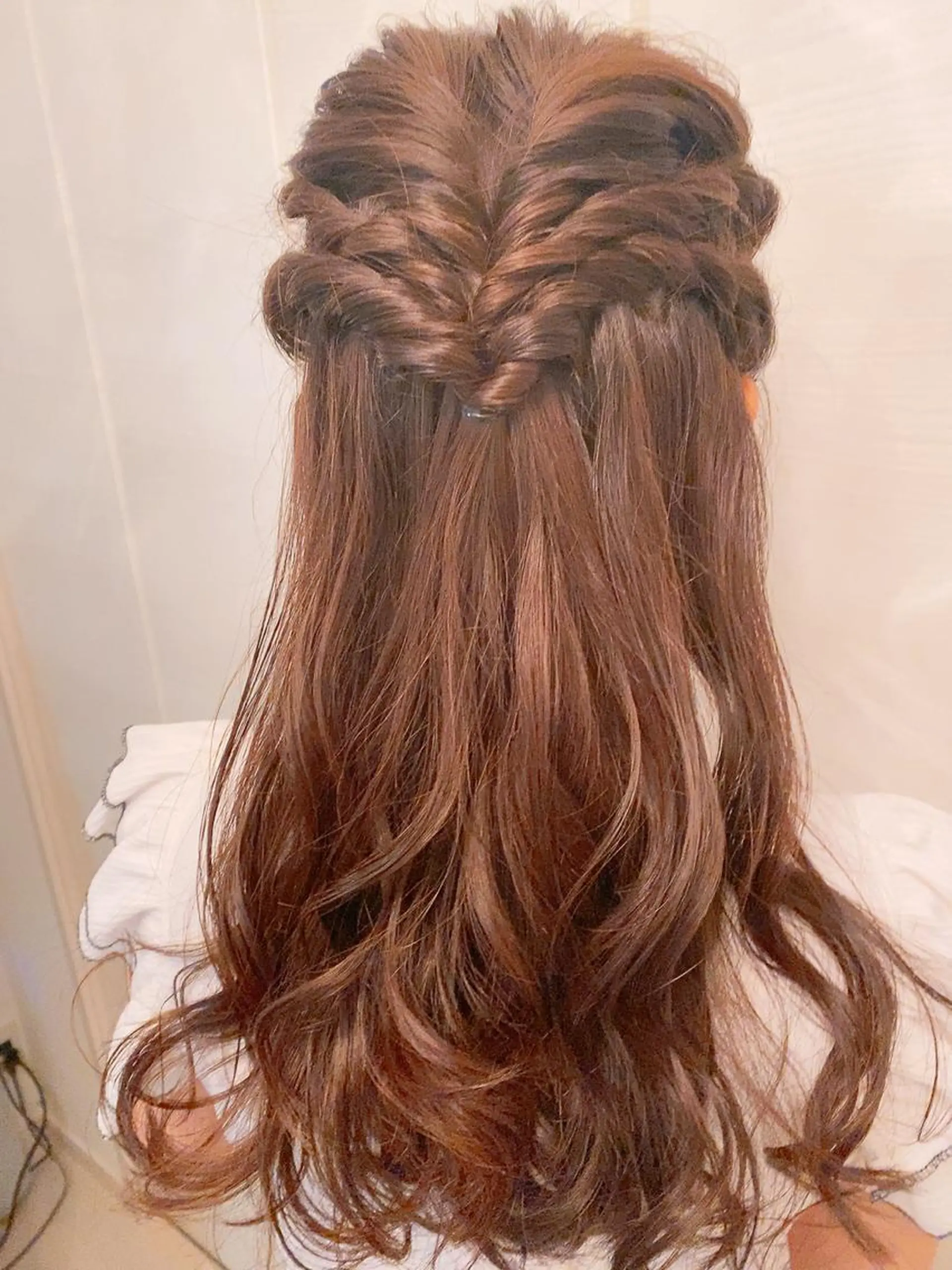 ロング ヘアアレンジ 【脱毛サロン iiris】占い可のエステ・リラクイメージ