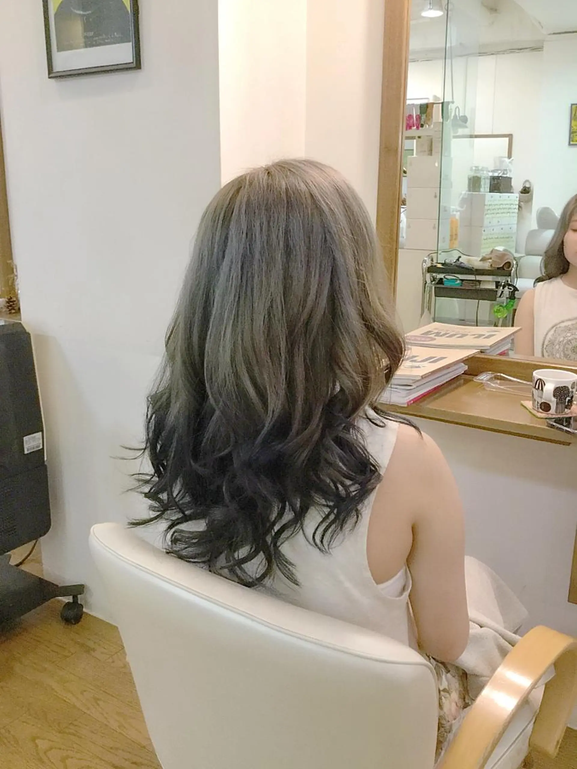 ロング カラー ヘアアレンジ 塩崎 春香のヘアスタイル