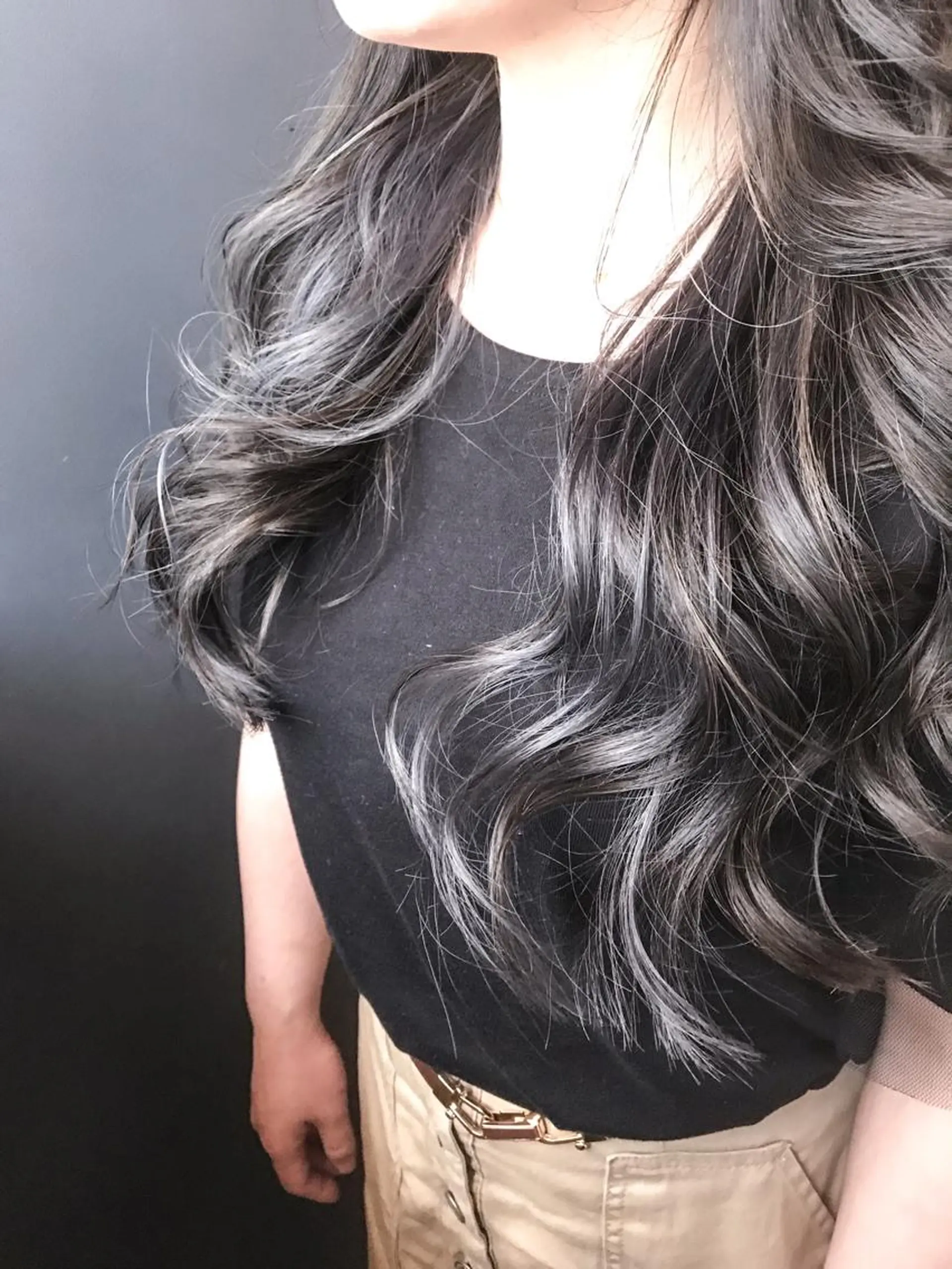 セミロング カラー アッシュ ブリーチ インナーカラー シルバー カット ヘアカラー BOX mico.のヘアスタイル