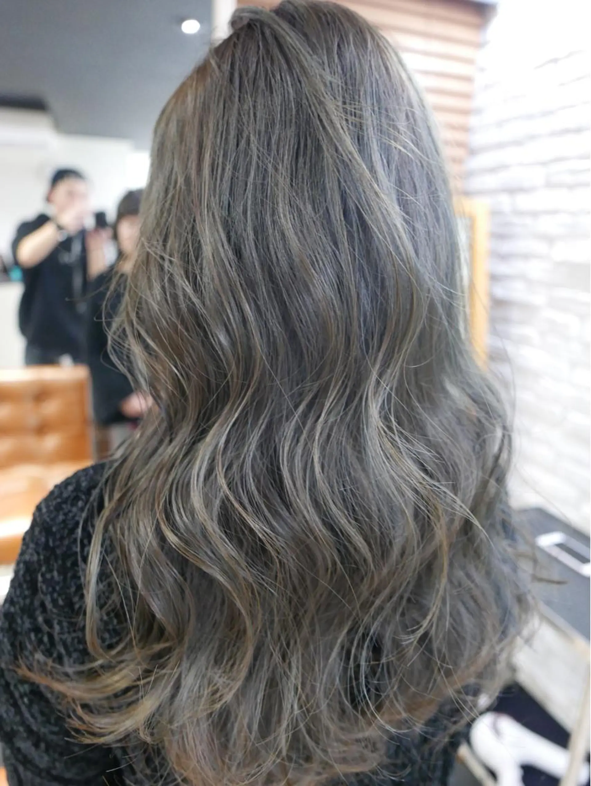 ロング カラー レイヤー べージュ 白石研太のヘアスタイル