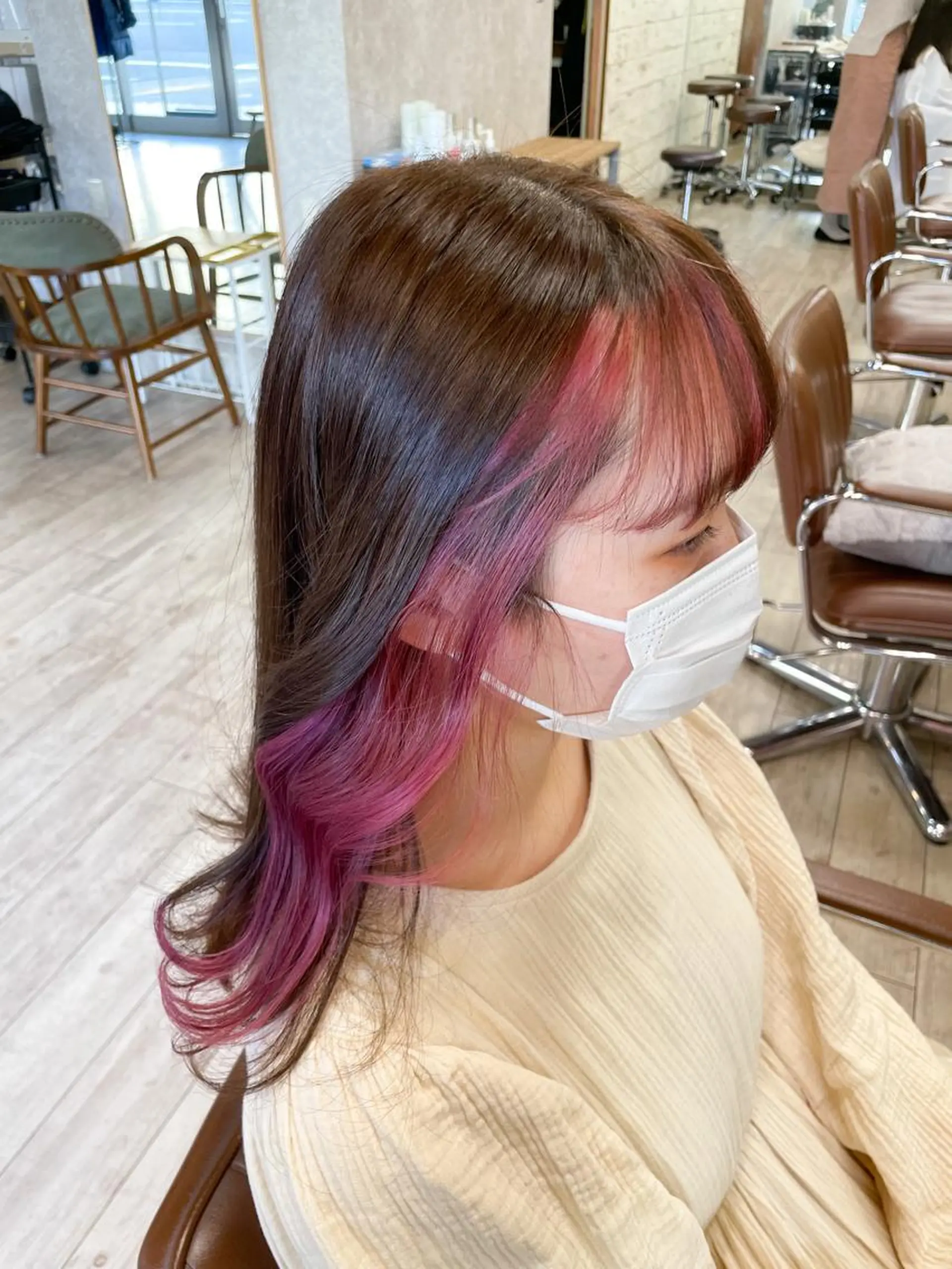 セミロング カラー ヘアアレンジ ミストバング 透明感カラー デザインカラー フェイスフレーミング インナーカラー イワタ マハ/ minim hairのヘアスタイル
