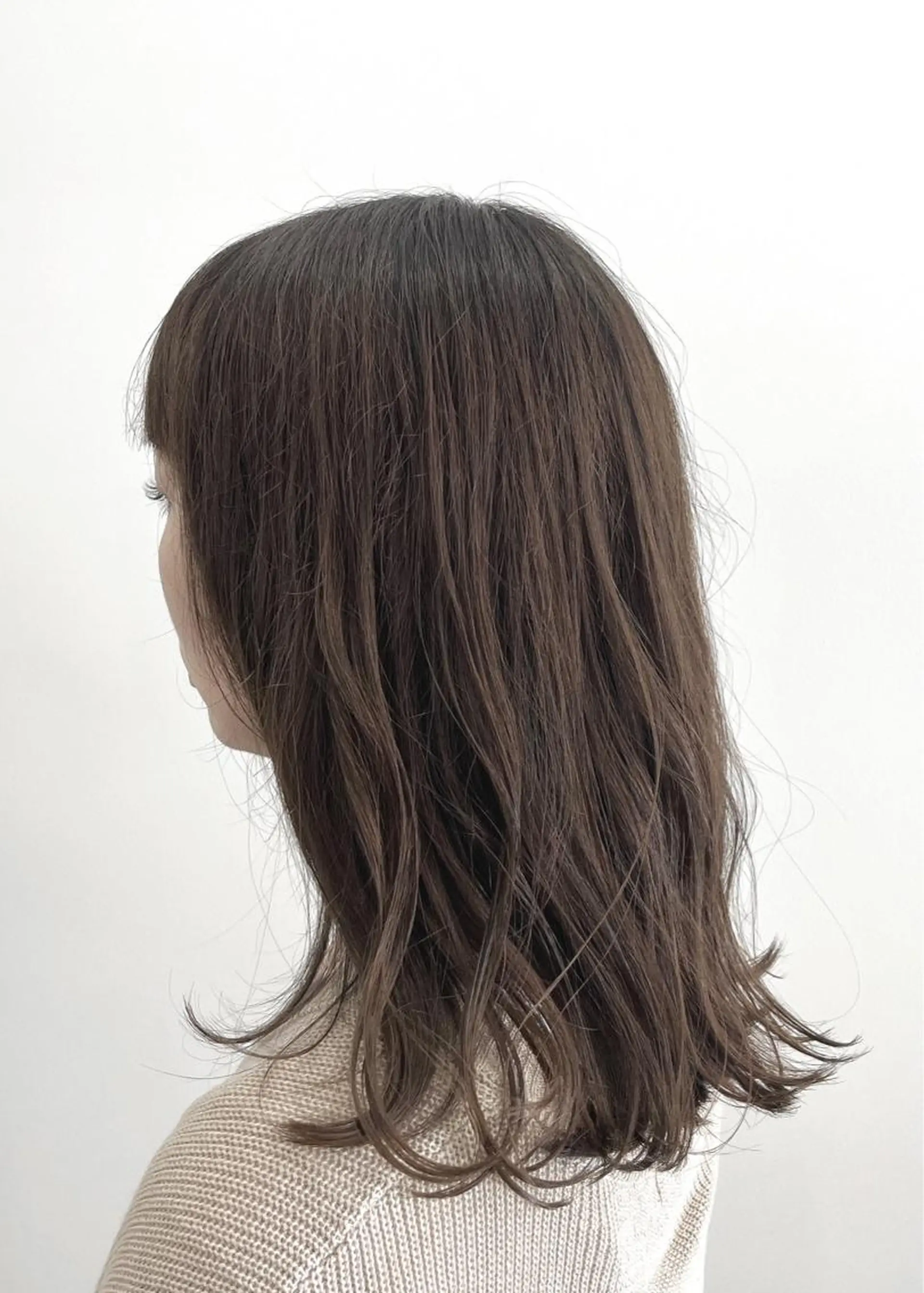 セミロング カラー ブリーチ ダブルカラー グレージュ ハイライトカラー ハイトーンカラー LadyBeetle 山本泰史のヘアスタイル