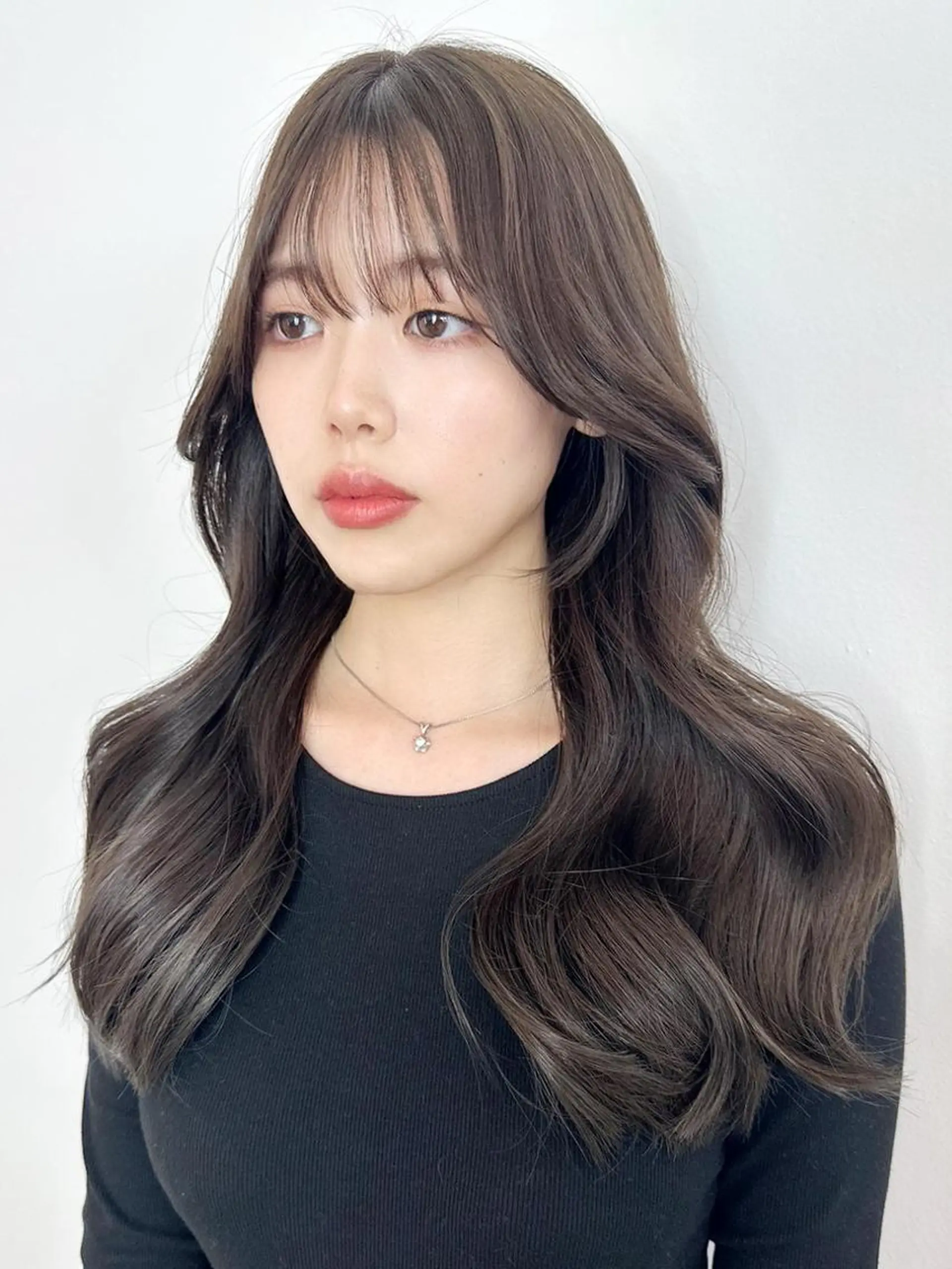ロング カラー ベージュカラー オリーブベージュ レイヤーカット カット ヘアカラー トリートメント ITbyALBUM 下北沢店のヘアスタイル
