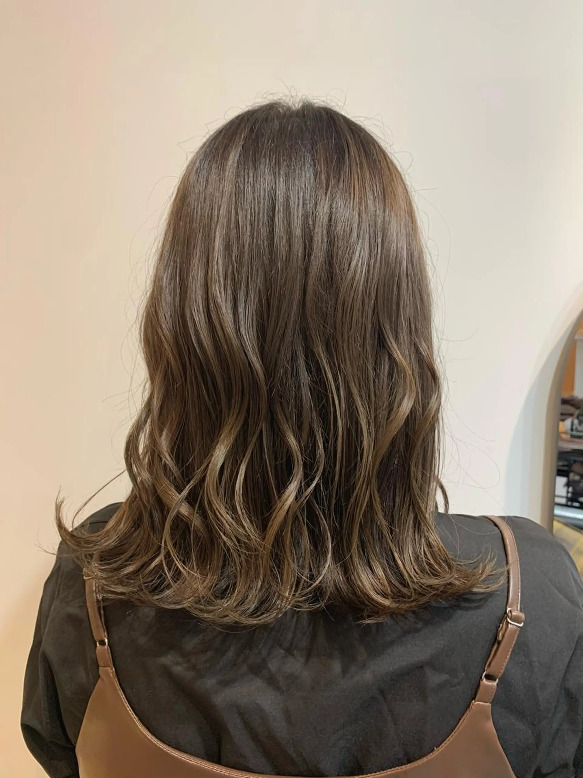 セミロング カラー ヘアアレンジ REONA🪽✨薬院 レイヤーカット🫧のヘアスタイル