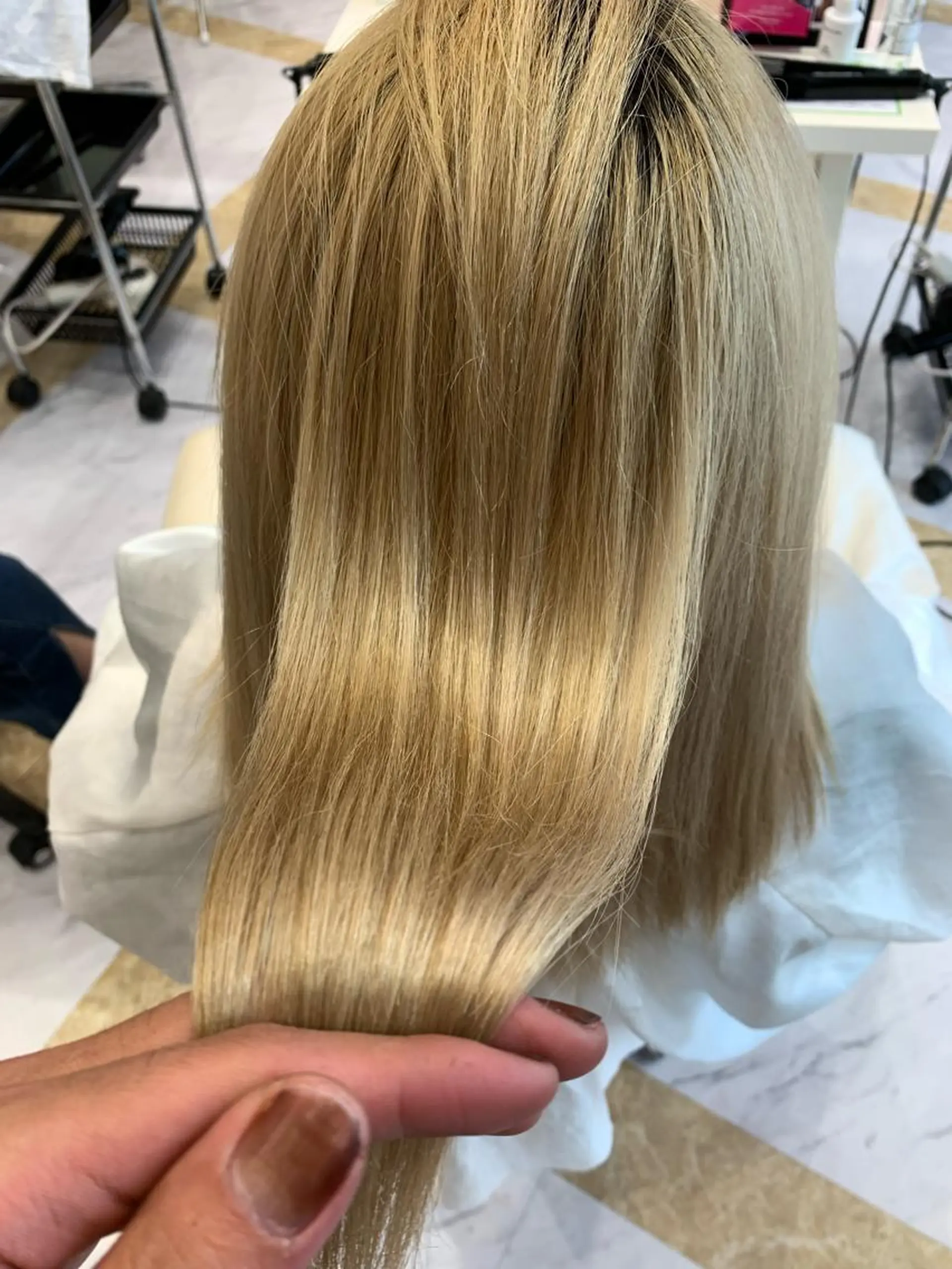 セミロング カラー パーマ ヘアアレンジ メンズ キッズ ネイル マツエク・マツパ 酸性ストレート 髪質改善大槻勇樹のヘアスタイル