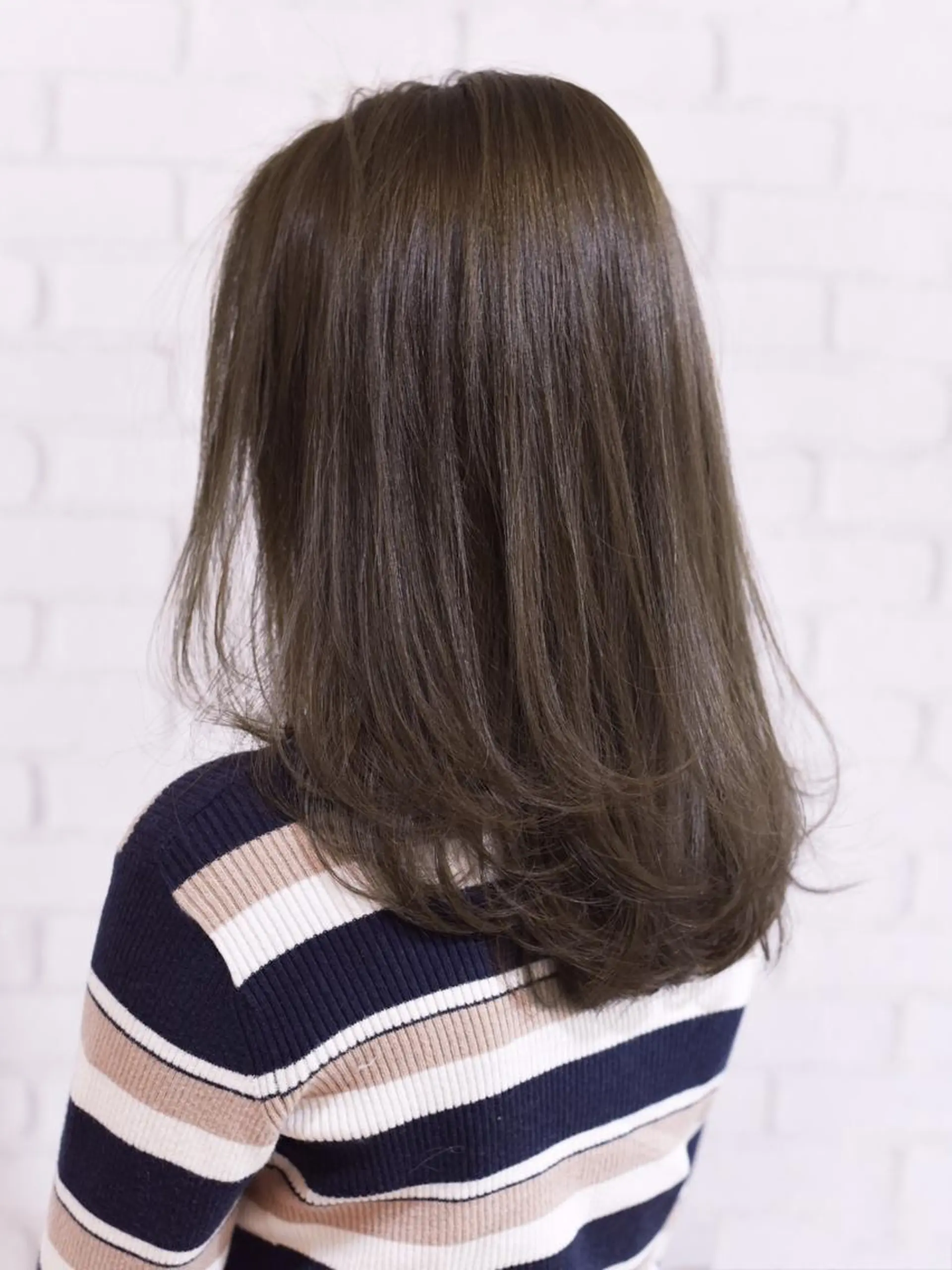 セミロング カラー グレージュ カーキグレージュ エクステ（レミー毛） NINEのヘアスタイル