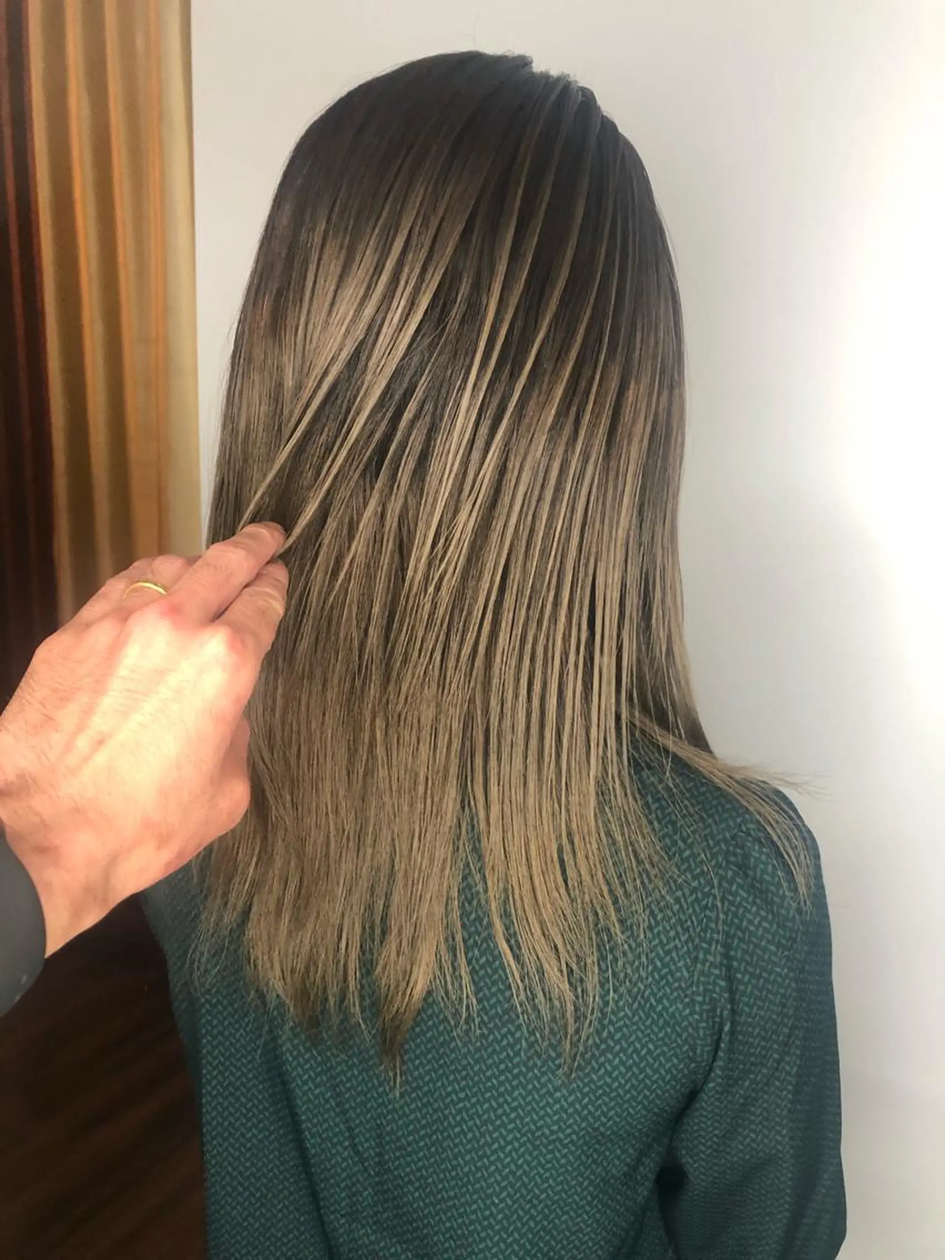 セミロング レイヤーカット ヘアカラー 💇♀️髪質改善 玉谷 俊💇♂️のヘアスタイル