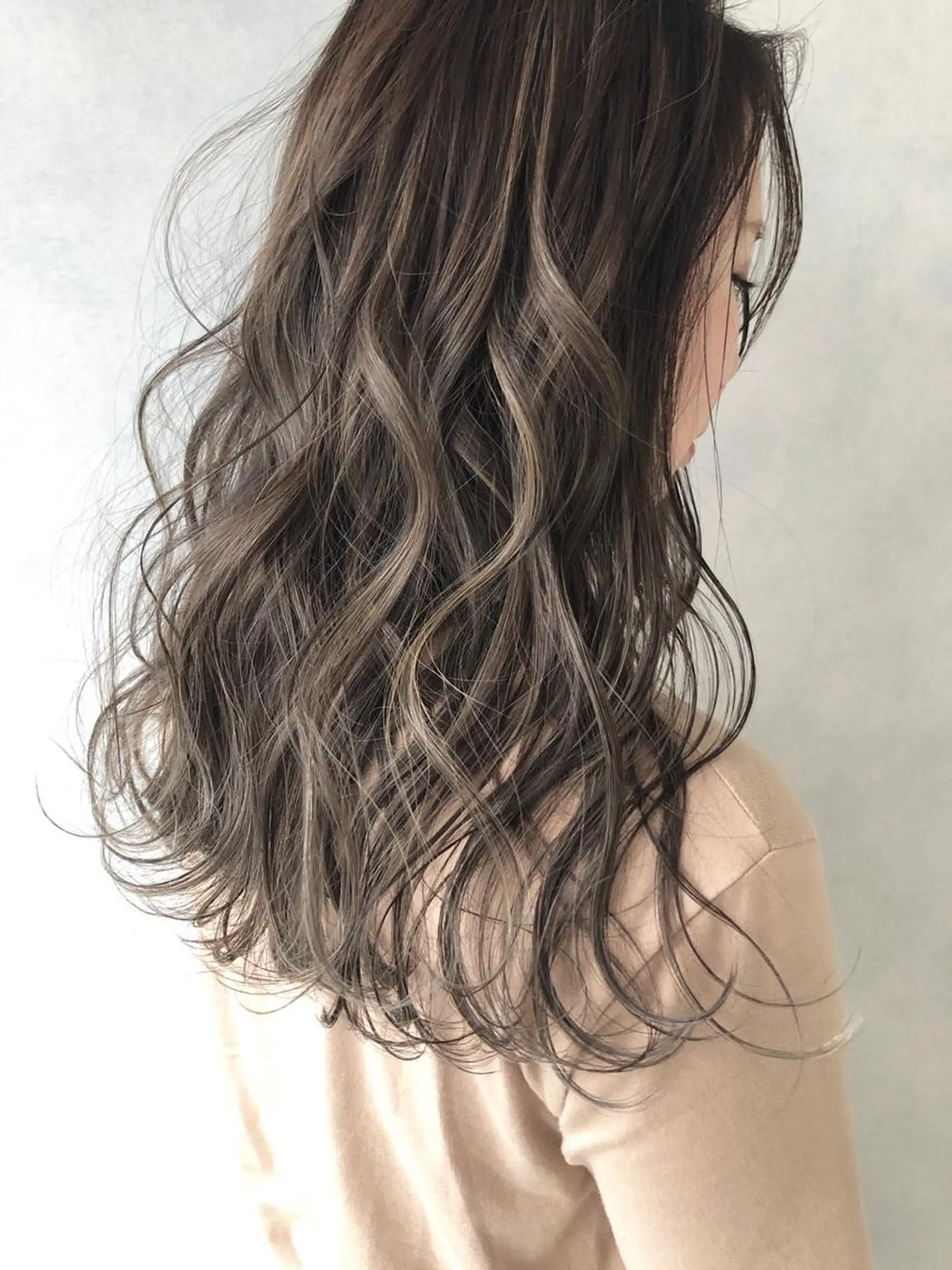 ロング 外国人風カラー ハイライト ヘアカラー トリートメント 小澤大輔 YOLO hairのヘアスタイル