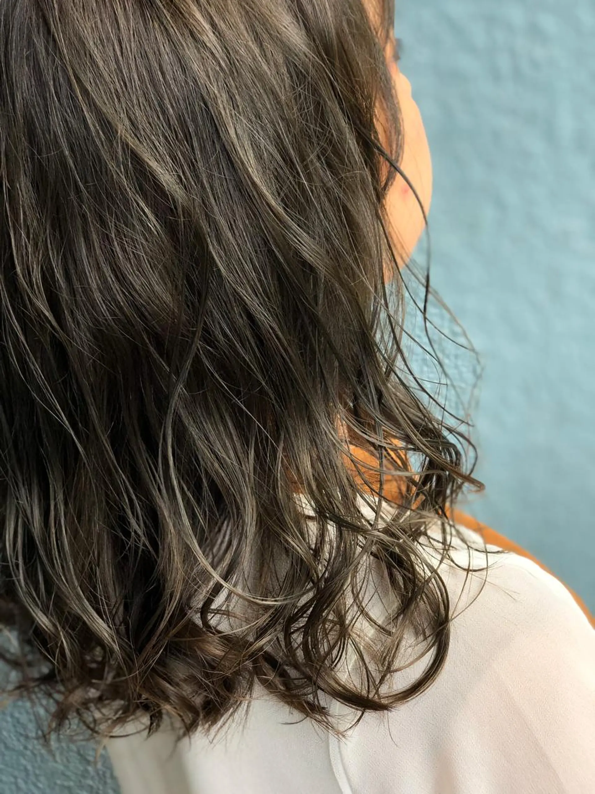 ミディアム カラー グレージュ デザインカラー✨新倉 佑奈のヘアスタイル