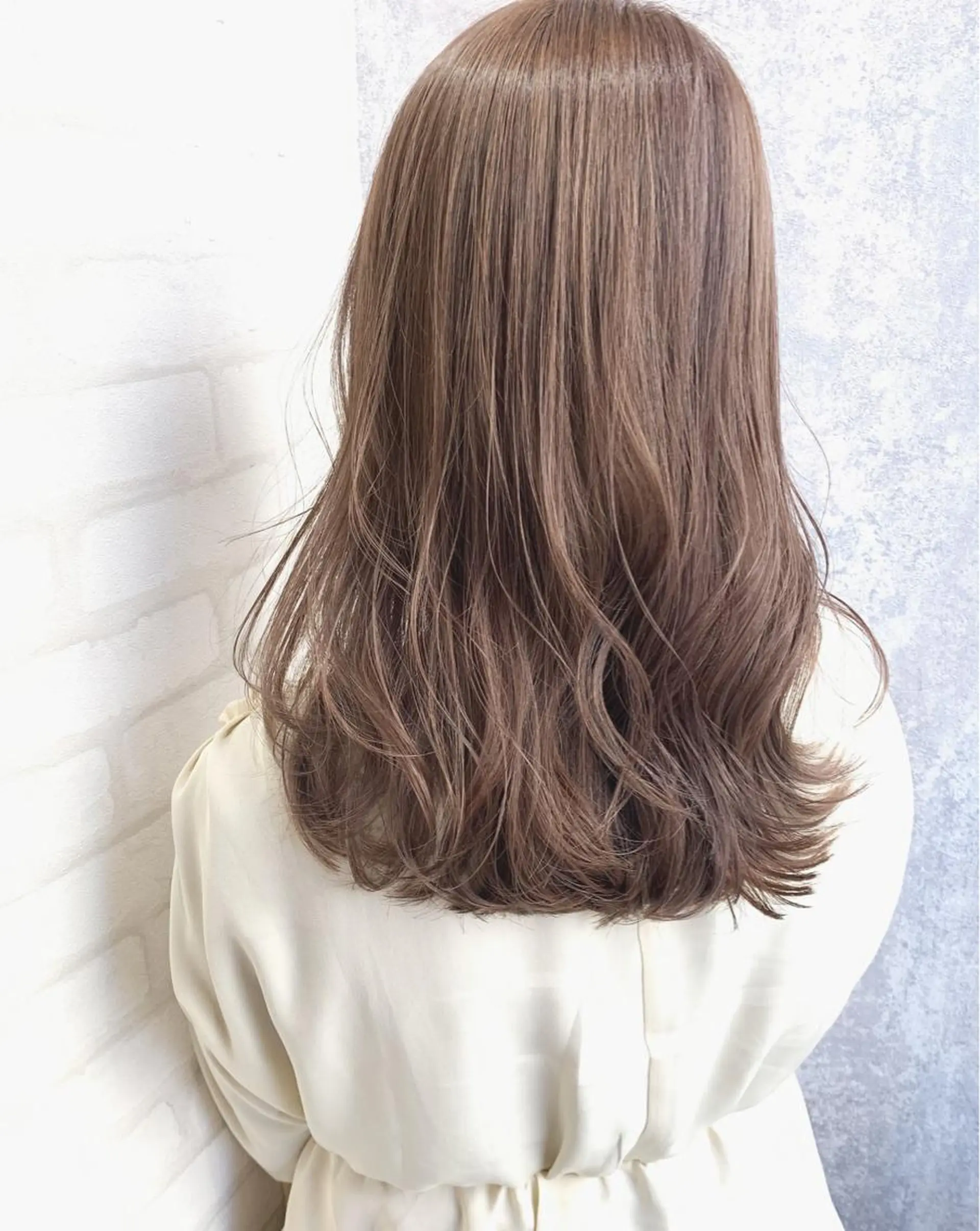 ミディアム カラー アッシュ バレイヤージュ ブリーチ デザインカラー グラデーションカラー カット ヘアカラー トリートメント Zina福岡天神🪞 髪質改善🪞レイヤーのヘアスタイル