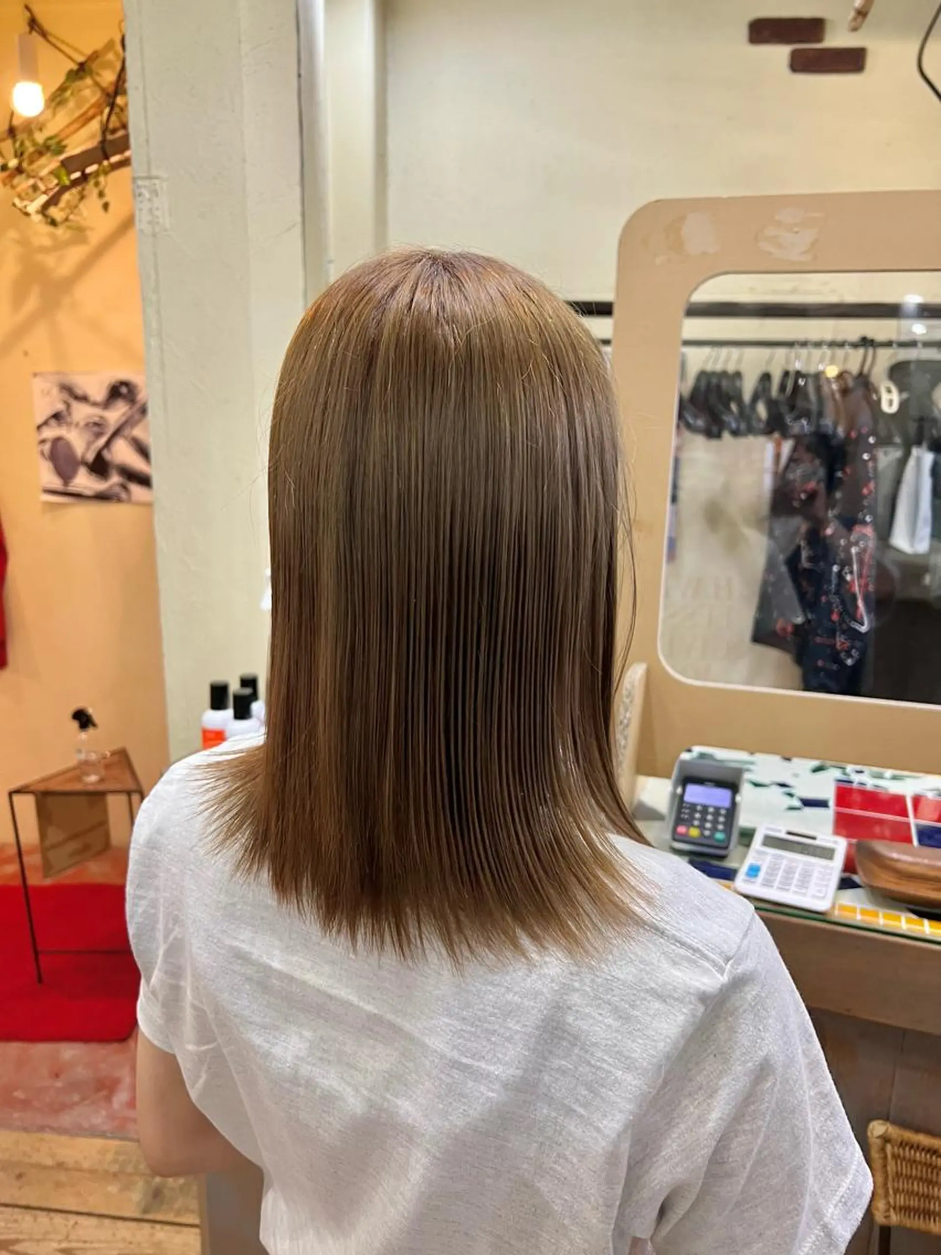 セミロング カラー ベージュカラー ブリーチ ミルクティーベージュ 「sumi」 AMIのヘアスタイル