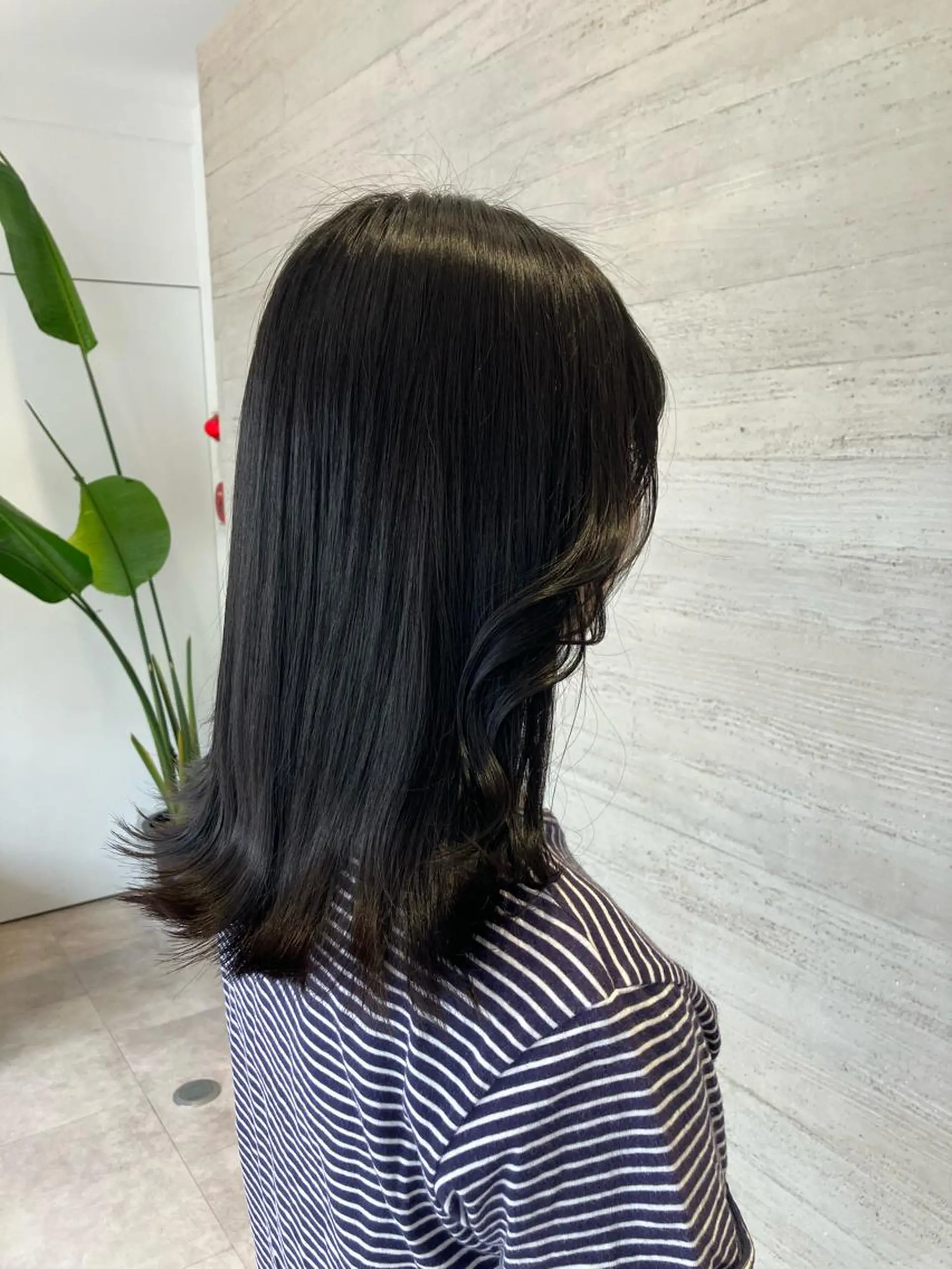 セミロング カラー サキ🤍ハイトーン 🩰くびれ巻きヘアのヘアスタイル