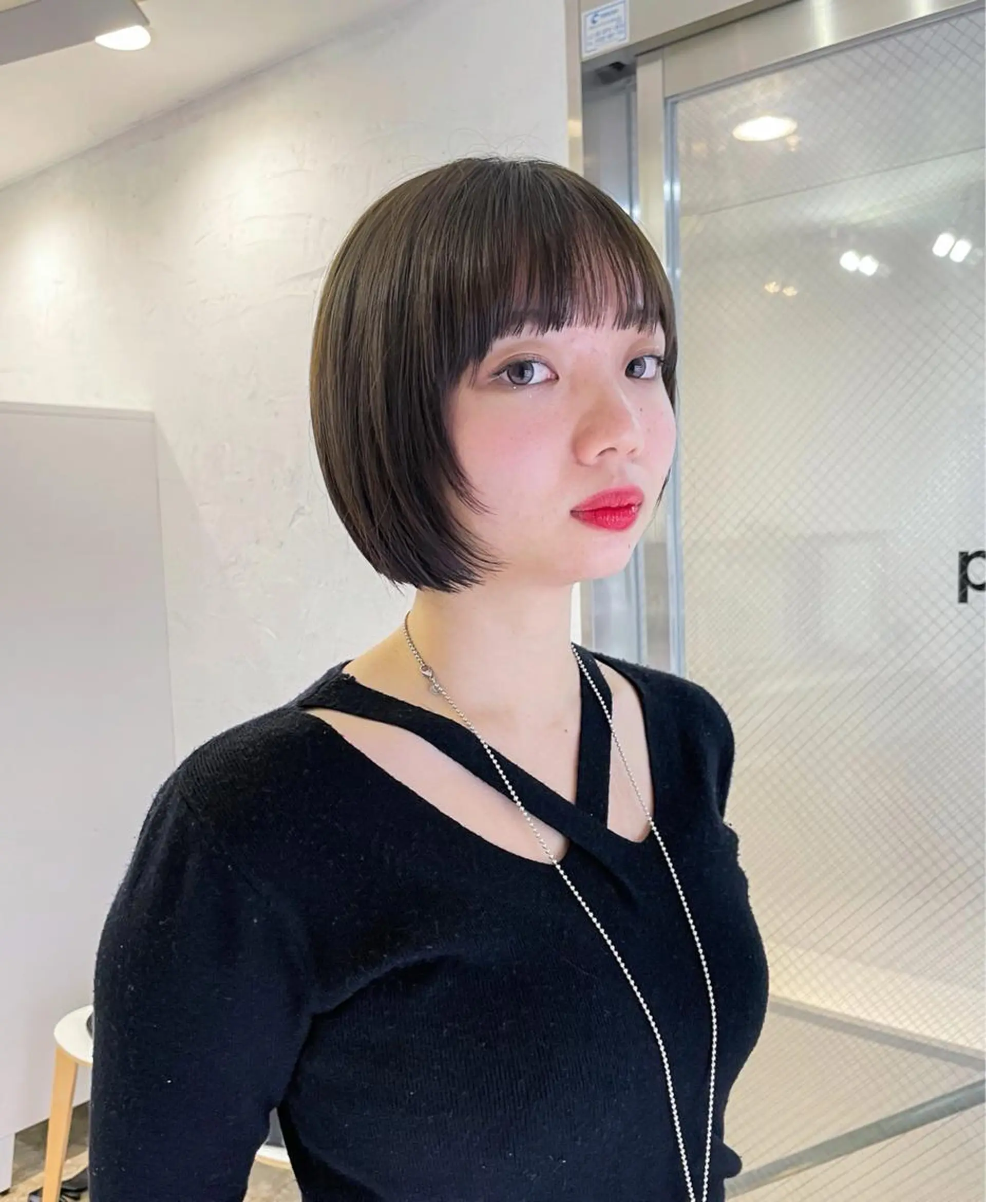 ショート ボブ 透明感カラー 大人グレージュ有村のヘアスタイル