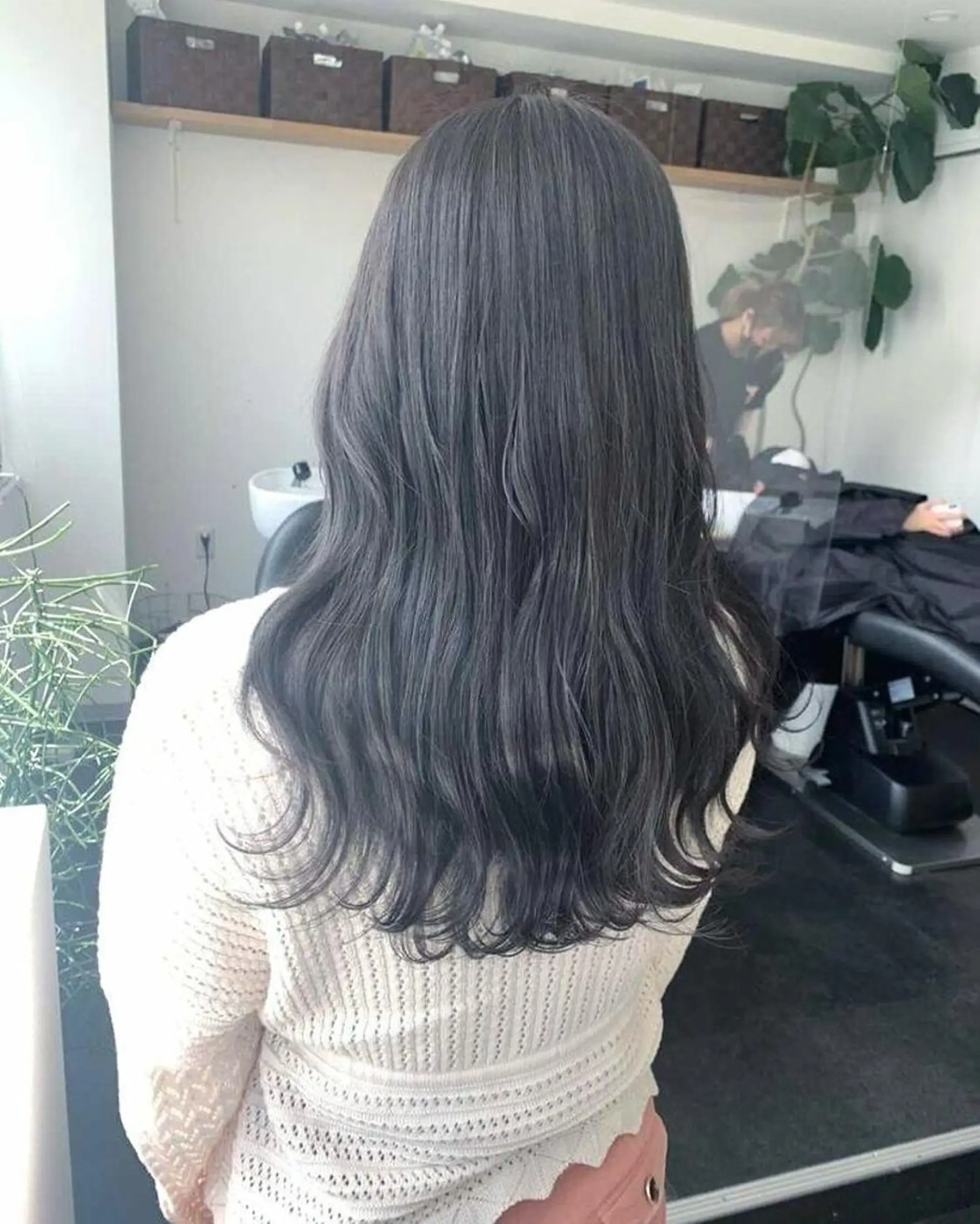 ロング カラー グレージュ アイスグレージュ RU RIのヘアスタイル