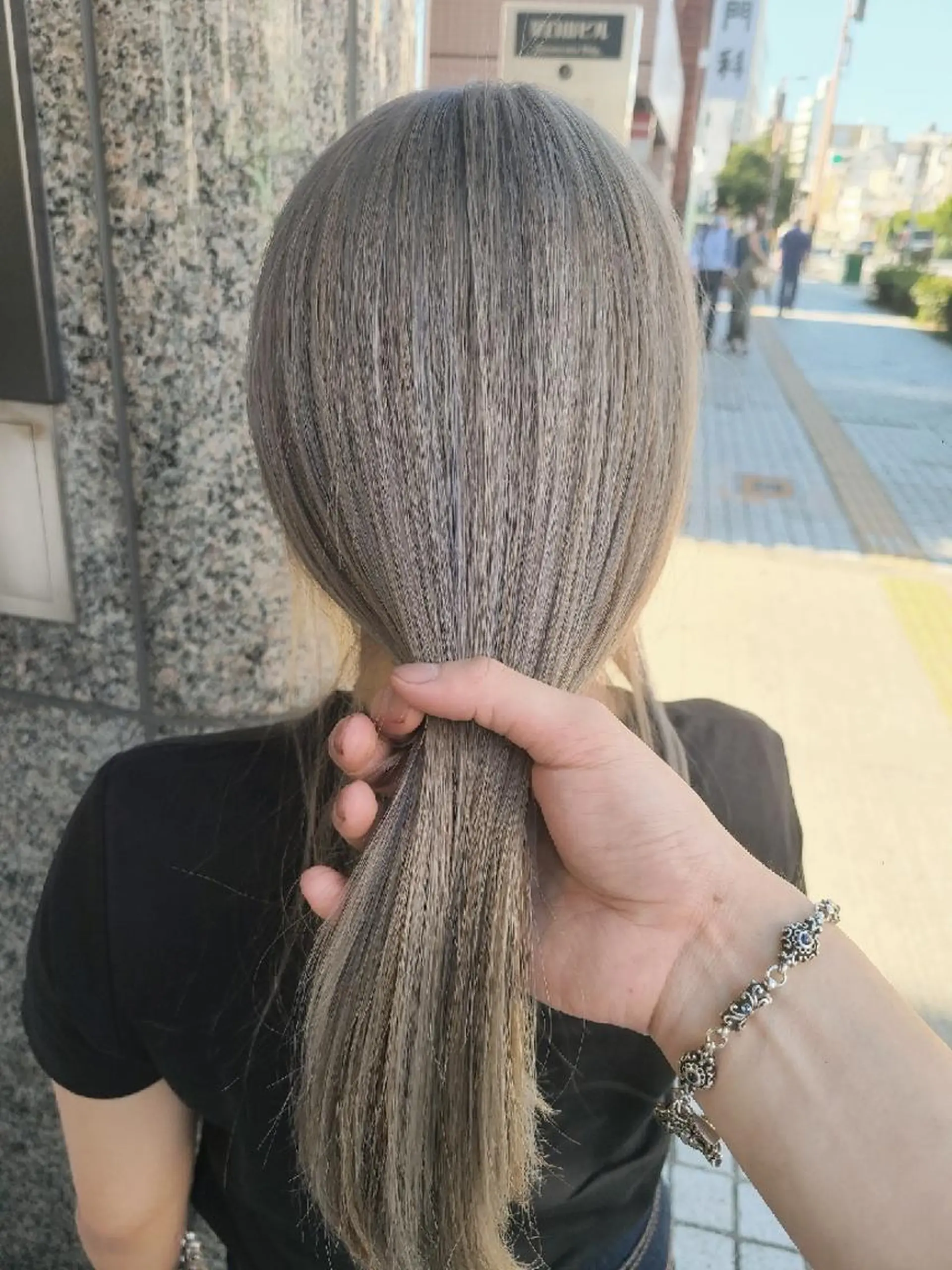 ロング カラー 切りっぱなしボブ ベージュカラー ブリーチ ダブルカラー ミルクティーベージュ カット ヘアカラー トリートメント 【ネウィ天王寺 】seiyaのヘアスタイル