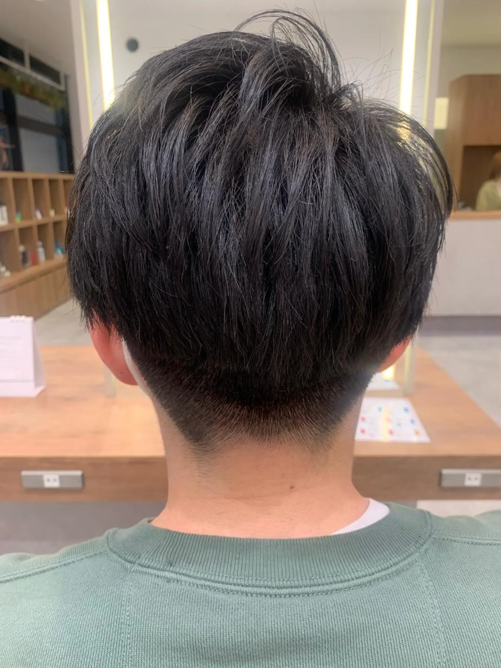 メンズ マッシュ 刈り上げ 近 紗理奈のヘアスタイル
