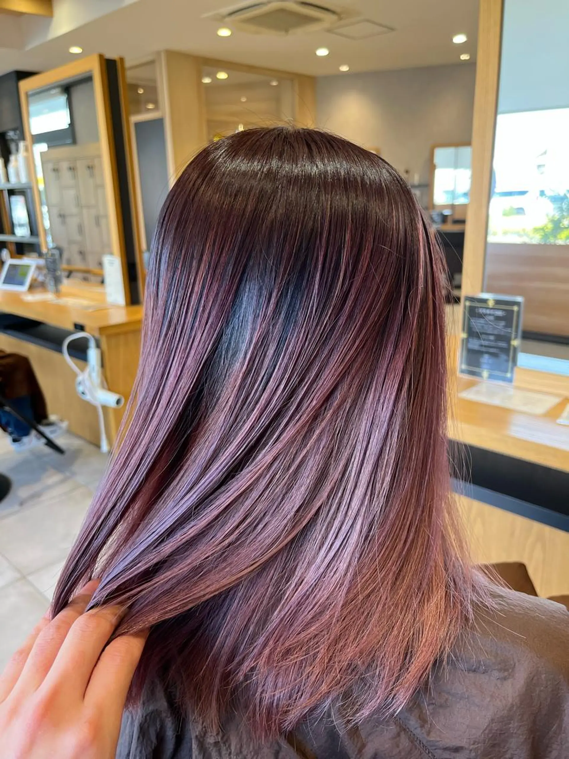 セミロング カラー バレイヤージュ グラデーションカラー レイヤーカット 名古屋／デザイン／ ブリーチ/松井亮磨のヘアスタイル