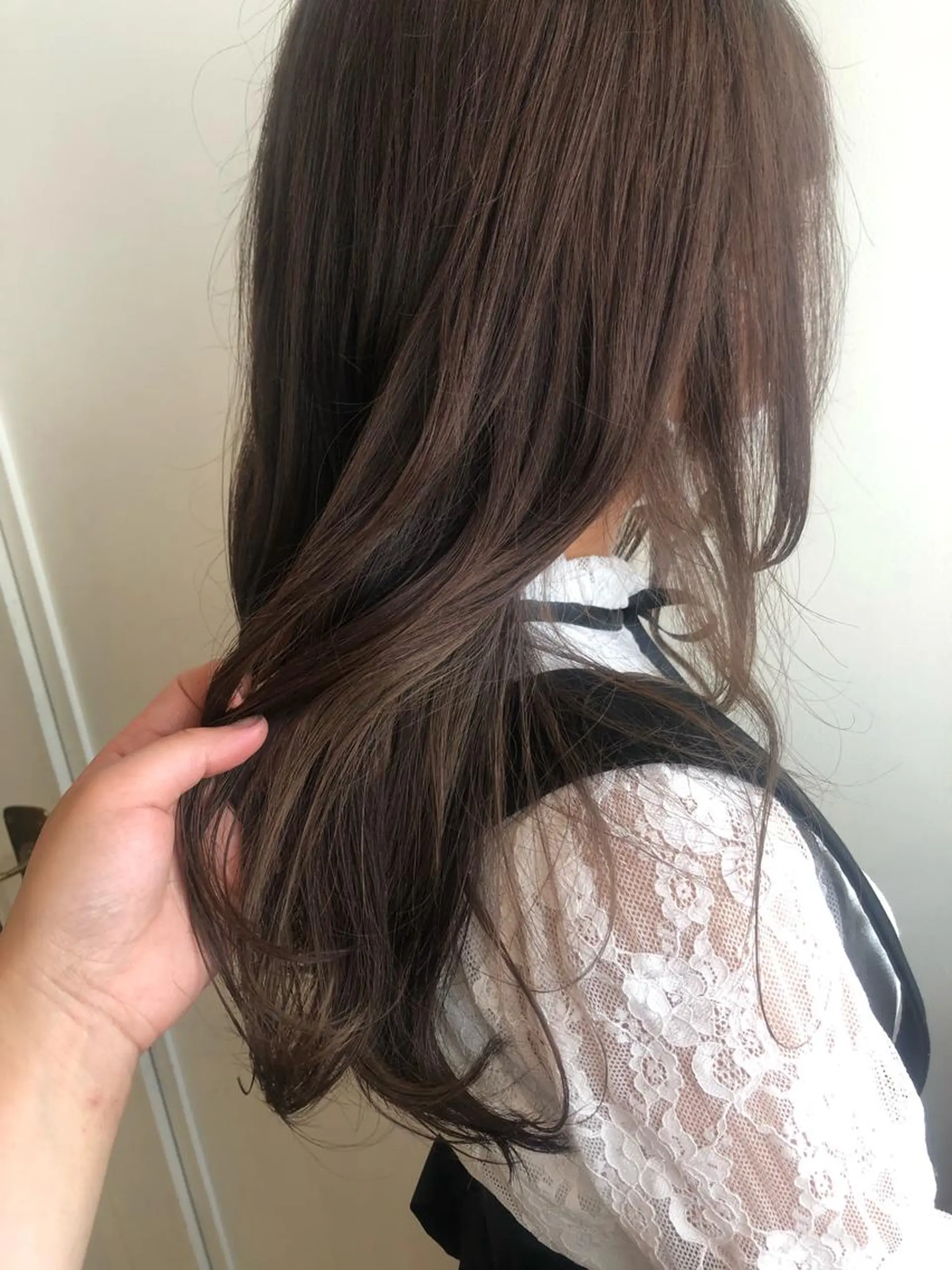 ロング カラー ヘアカラー トリートメント MIOベージュカラー 柔らかいカラーのヘアスタイル