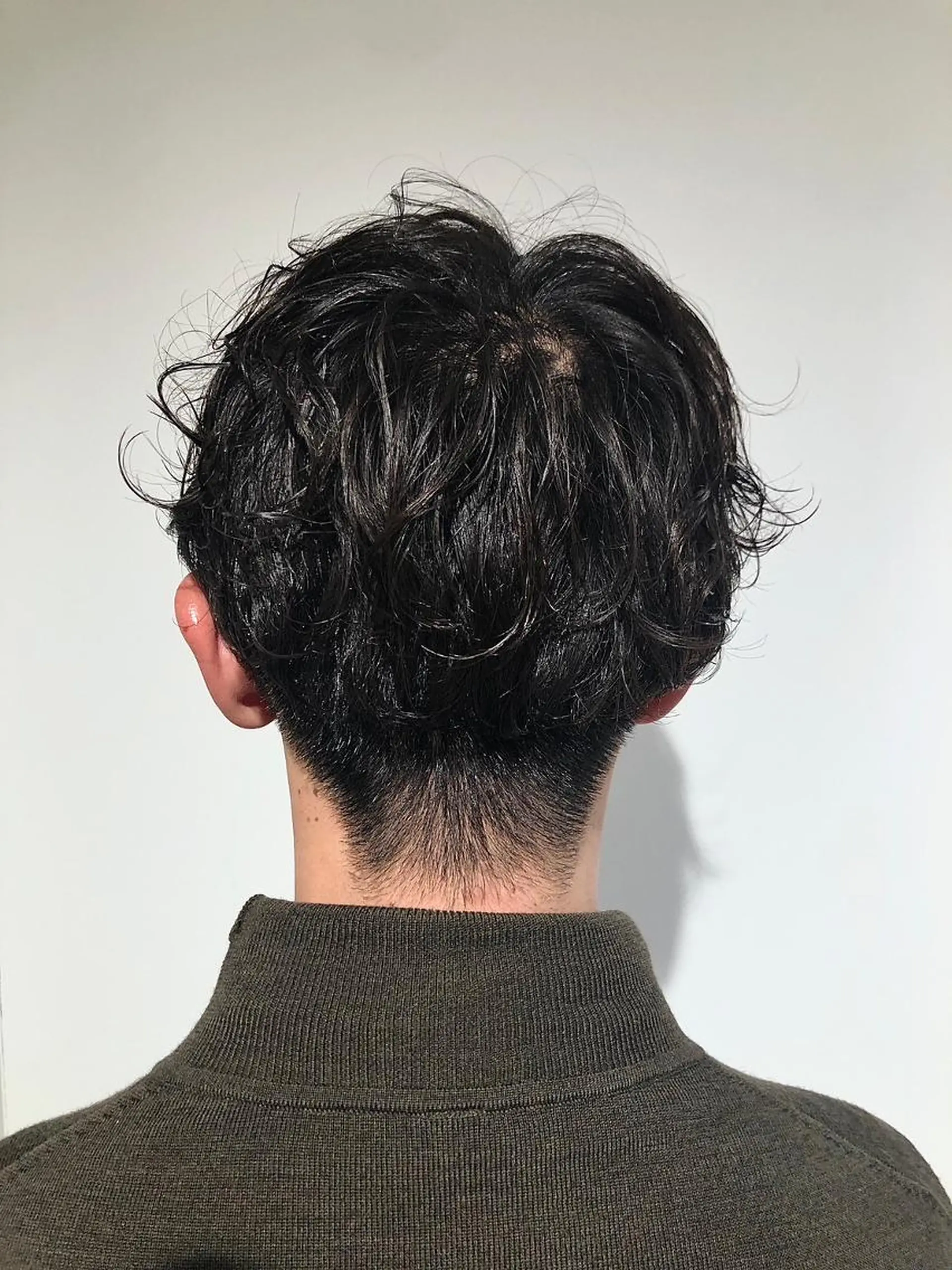 ショート メンズ パーマ アップバング ビジネス マッシュ メンズパーマ メンズツイストパーマ 高橋 英彦のヘアスタイル