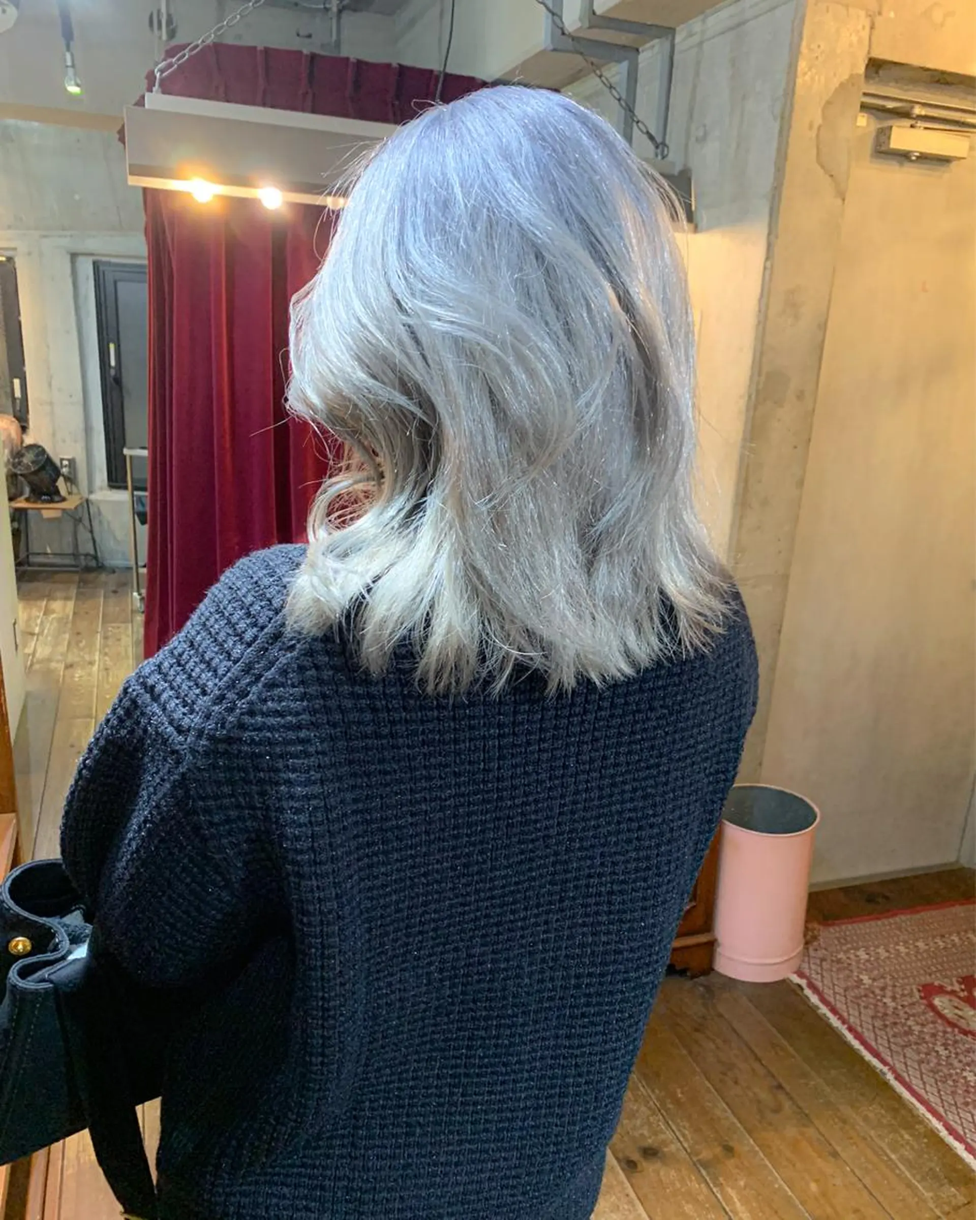 ミディアム カラー ブリーチ ブロンド シルバー ホワイトブロンド イエローカラー ヘアカラー トリートメント 佐藤 純生のヘアスタイル