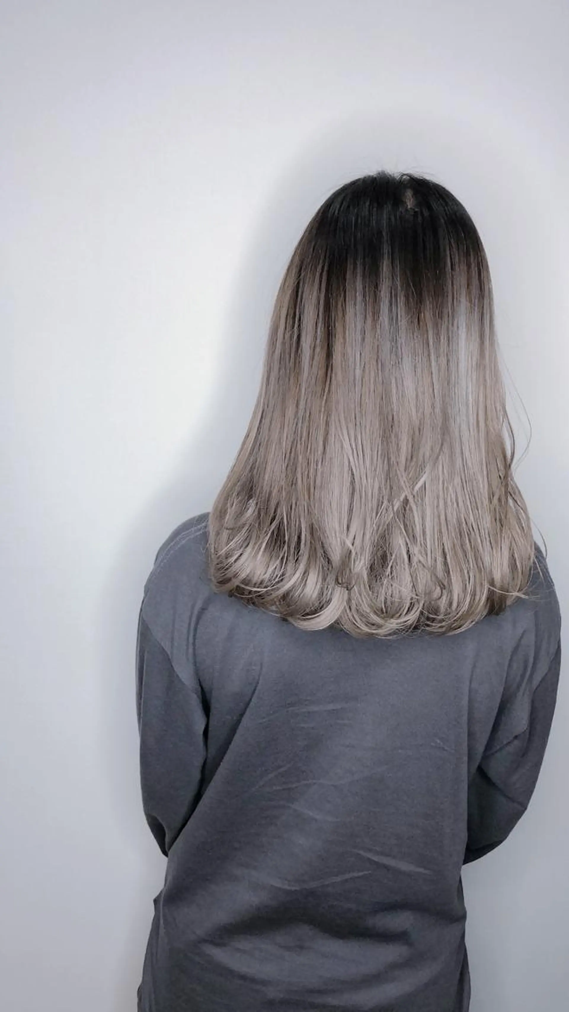 ミディアム カラー NINE＋/代表 ブリーチ特化型サロンのヘアスタイル