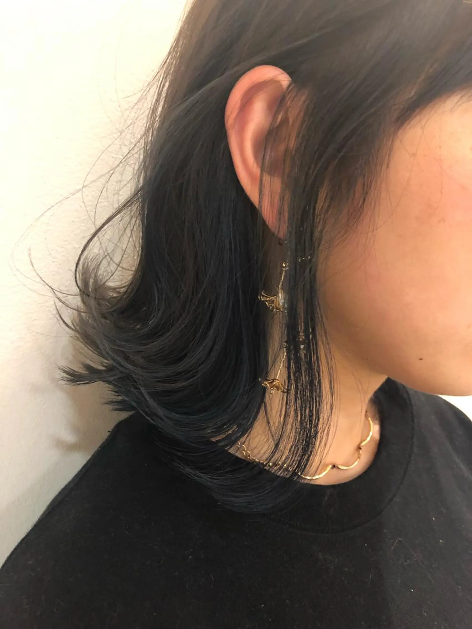ミディアム カラー インナーカラー ネイビーカラー 盛れるレイヤーカット 得意🌹井上美沙のヘアスタイル