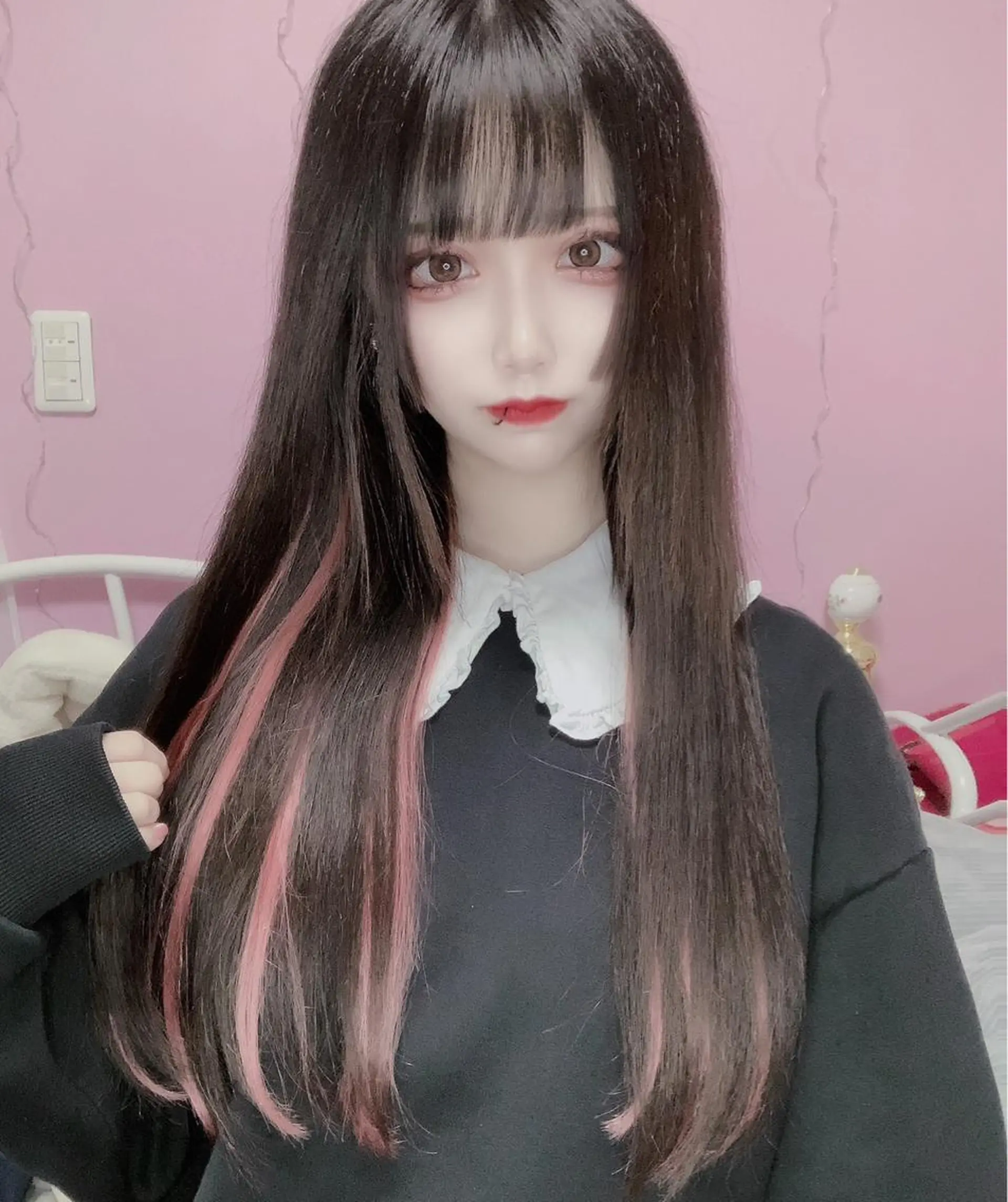 ロング カラー インナーカラー ピンクカラー 姫カット ヘアカラー トリートメント ヘアセット RYOSUKE ハイトーンのヘアスタイル