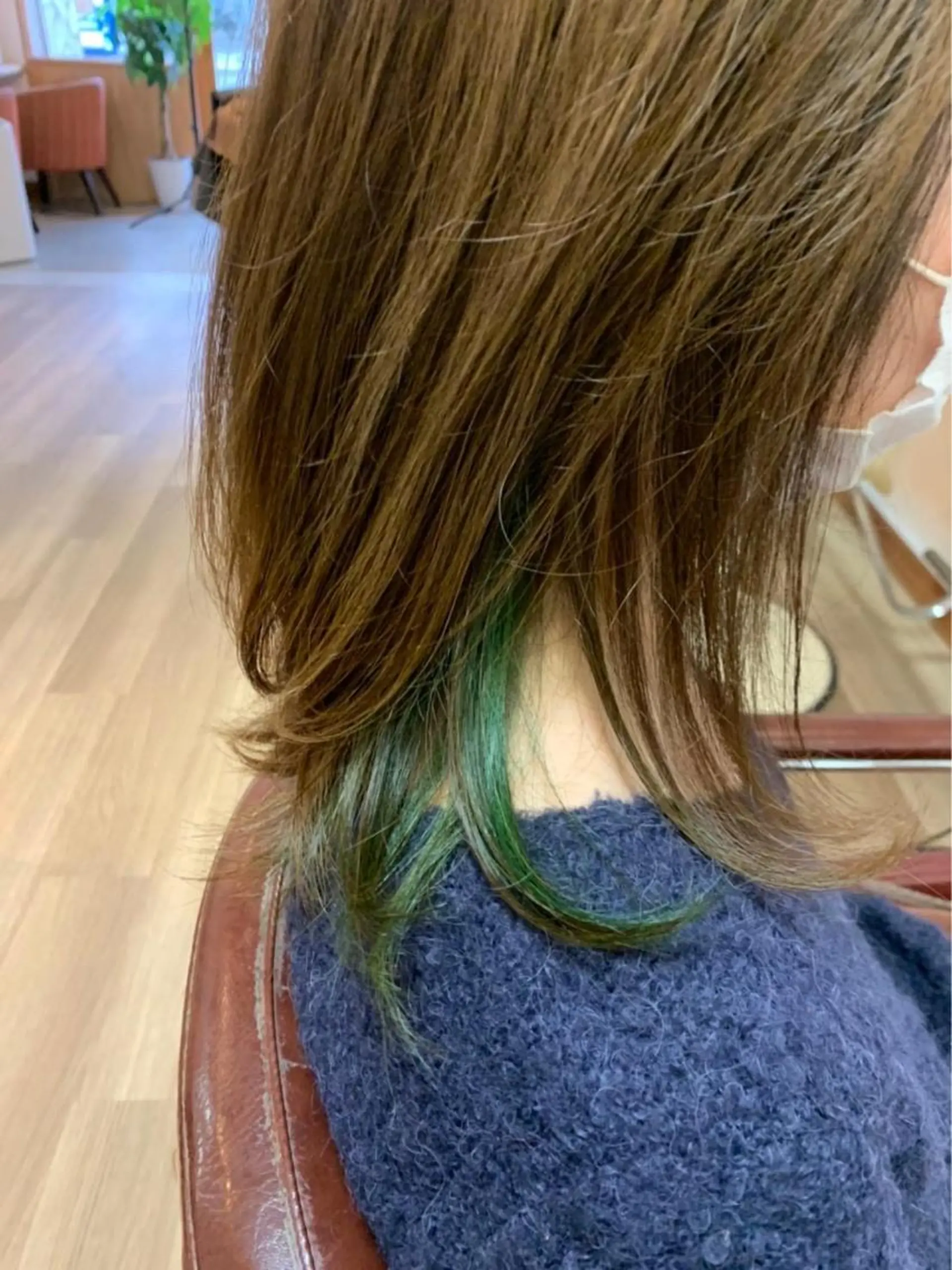 セミロング カラー インナーカラー chill out 南塚口本店のヘアスタイル