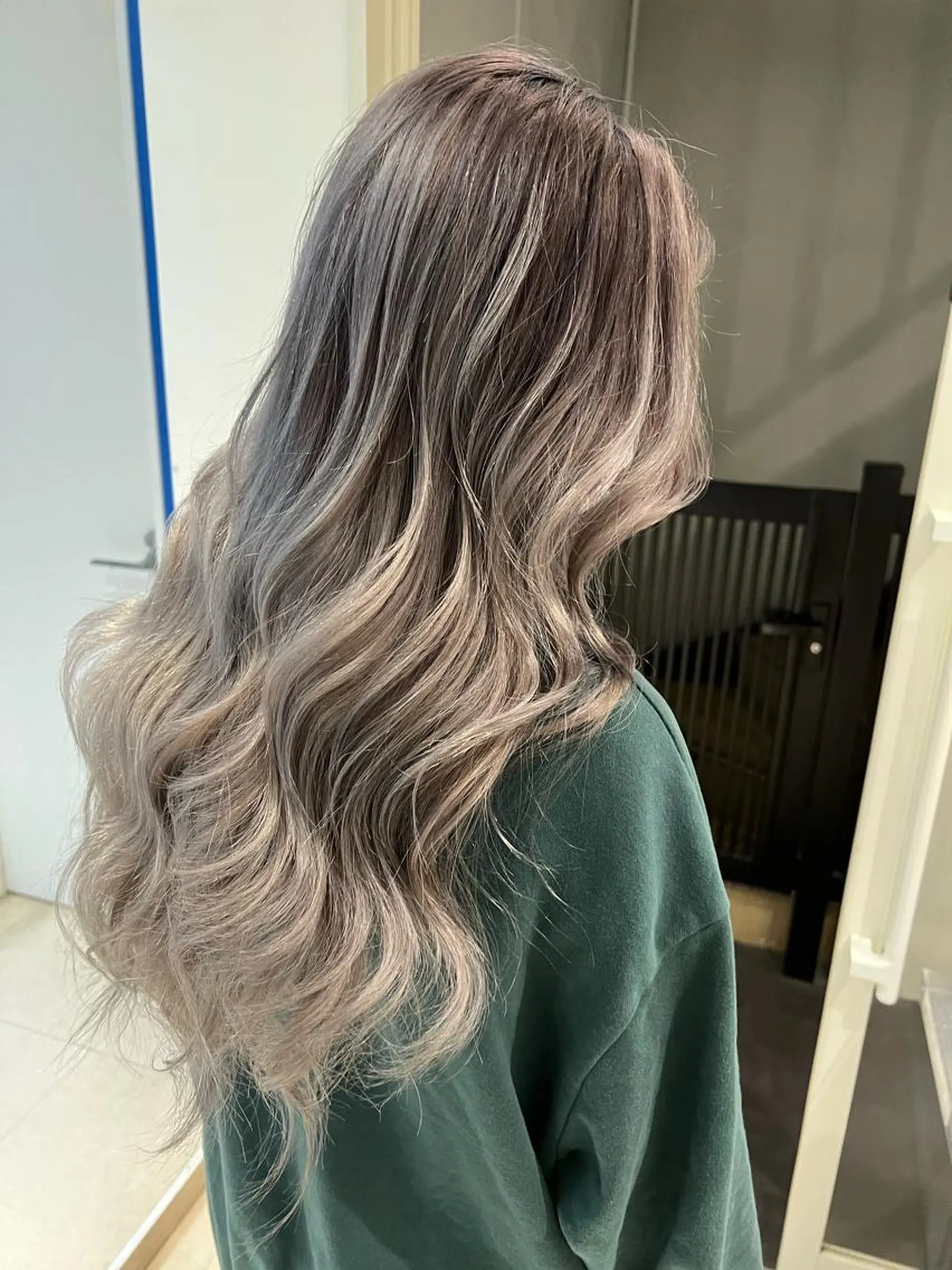 ロング カラー ヘアアレンジ 🔥ハイトーンカラー ギャルNAOKI🔥のヘアスタイル