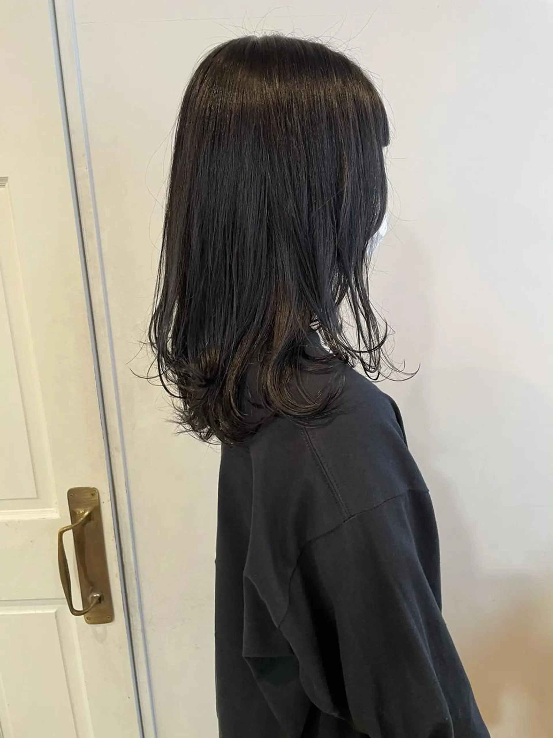 ミディアム カラー カット ヘアカラー トリートメント MIOベージュカラー 柔らかいカラーのヘアスタイル