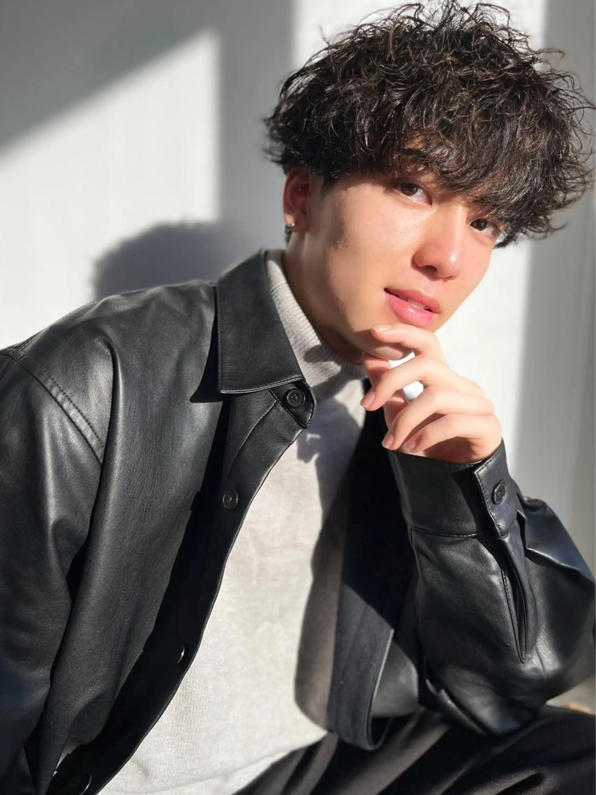 ミディアム パーマ メンズ ミディアムパーマ メンズバレイヤージュ メンズブリーチ センターパート メンズハイライト ☀️Luana☀️ 公式/大通のヘアスタイル