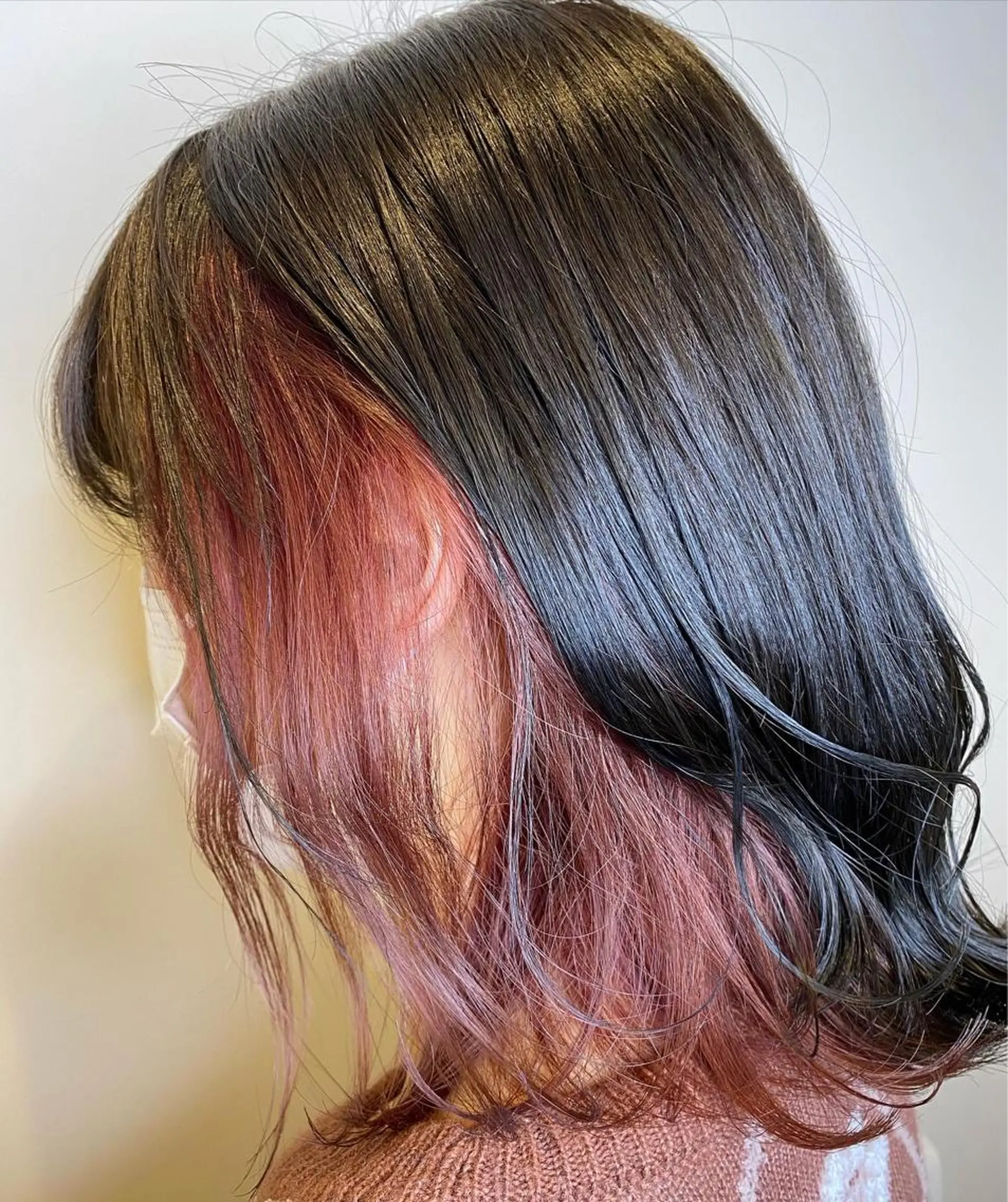 ミディアム カラー ダークグレー インナーカラー ピンクカラー ハイライト/ブリーチ バレイヤージュ関佳祐のヘアスタイル