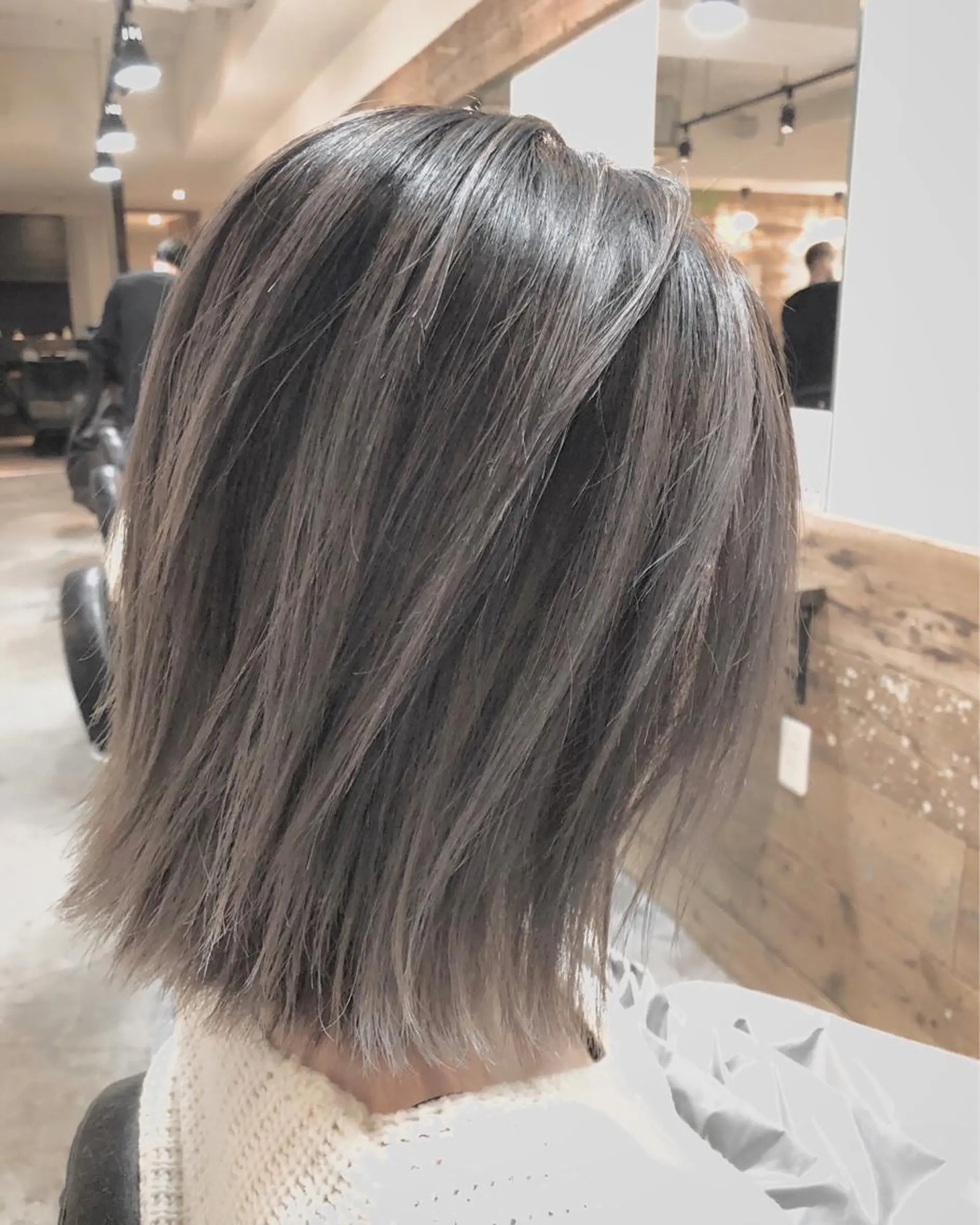 ショート カラー バレイヤージュ シルバー ボブ レイヤーカット 外ハネヘア ハイトーン×髪質改善 KENTAのヘアスタイル