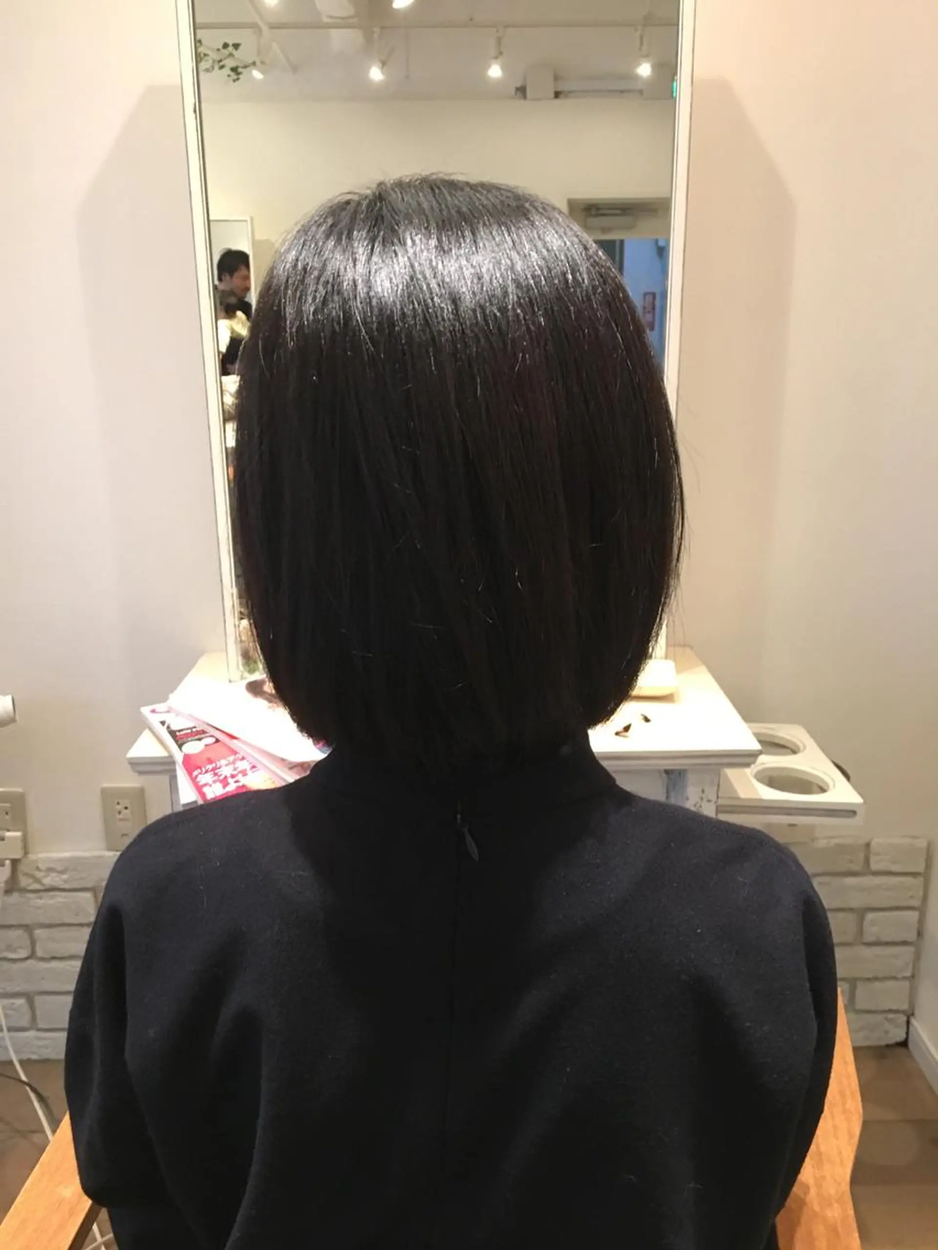 ショート カラー パーマ アッシュ 黒髪 ボブ BANDE 水崎 悟のヘアスタイル