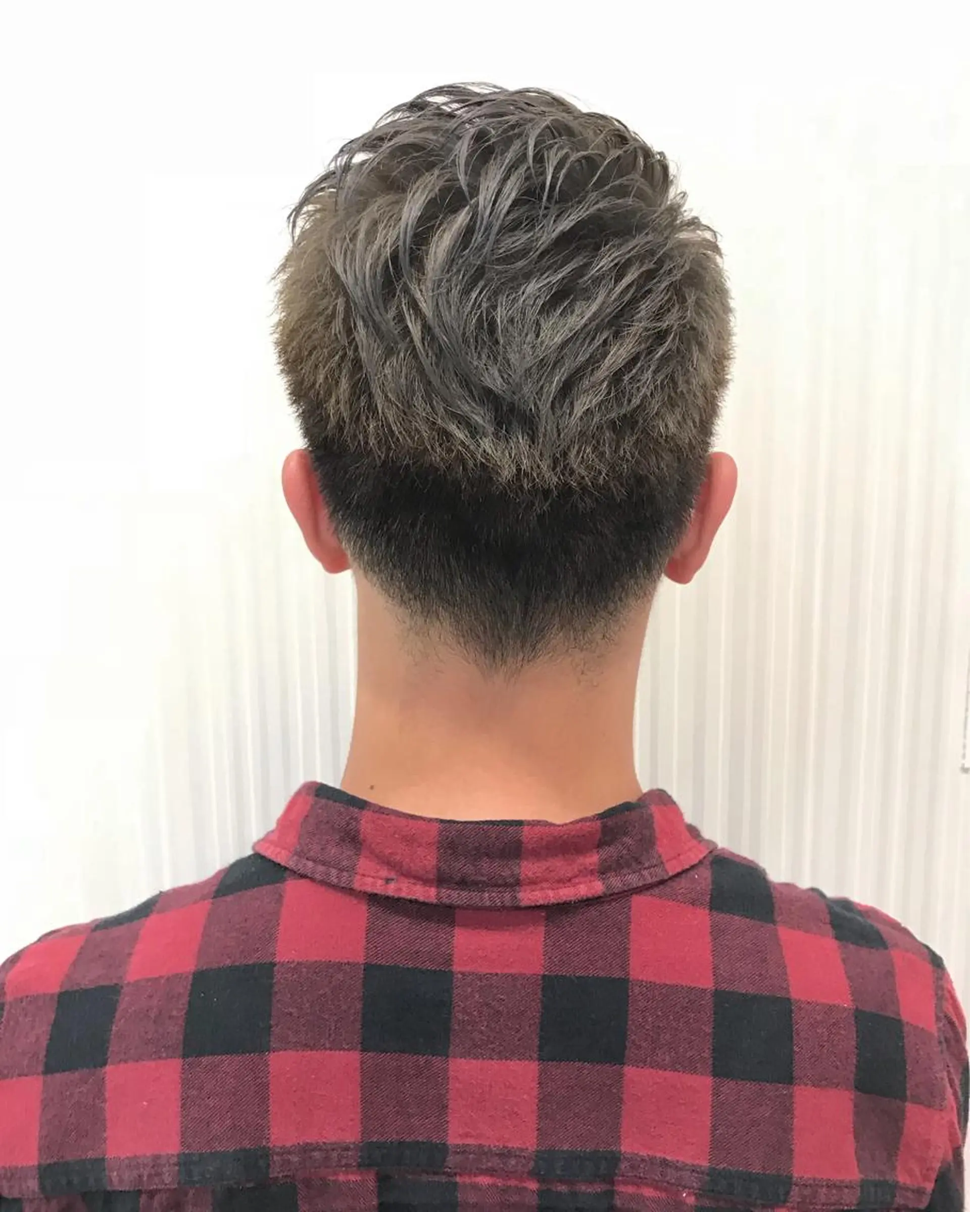 ショート カラー メンズ ダークグレー 中川 拓弥のヘアスタイル