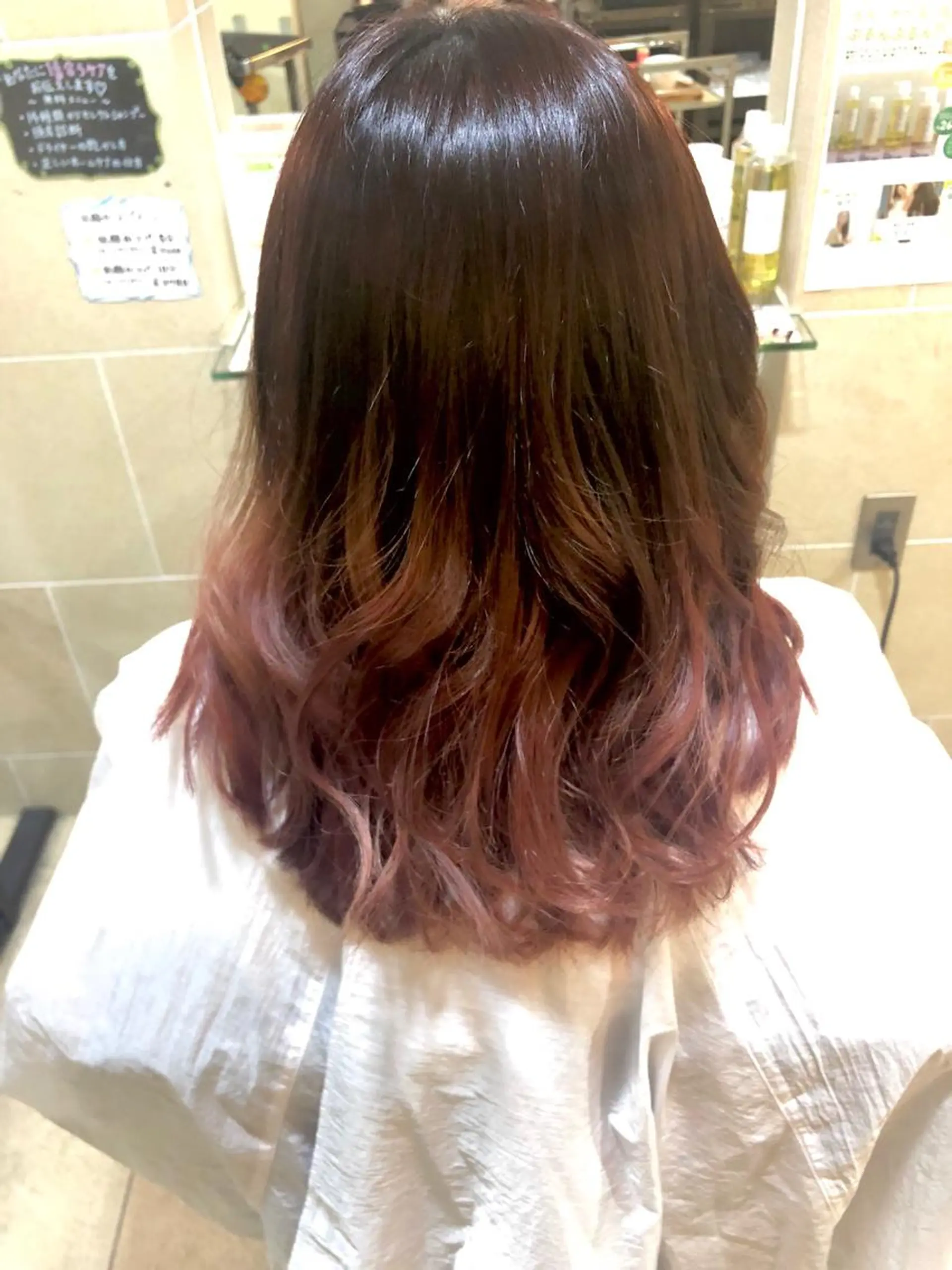 カラー グラデーションカラー レイヤーカット 新井田陽寿のヘアスタイル