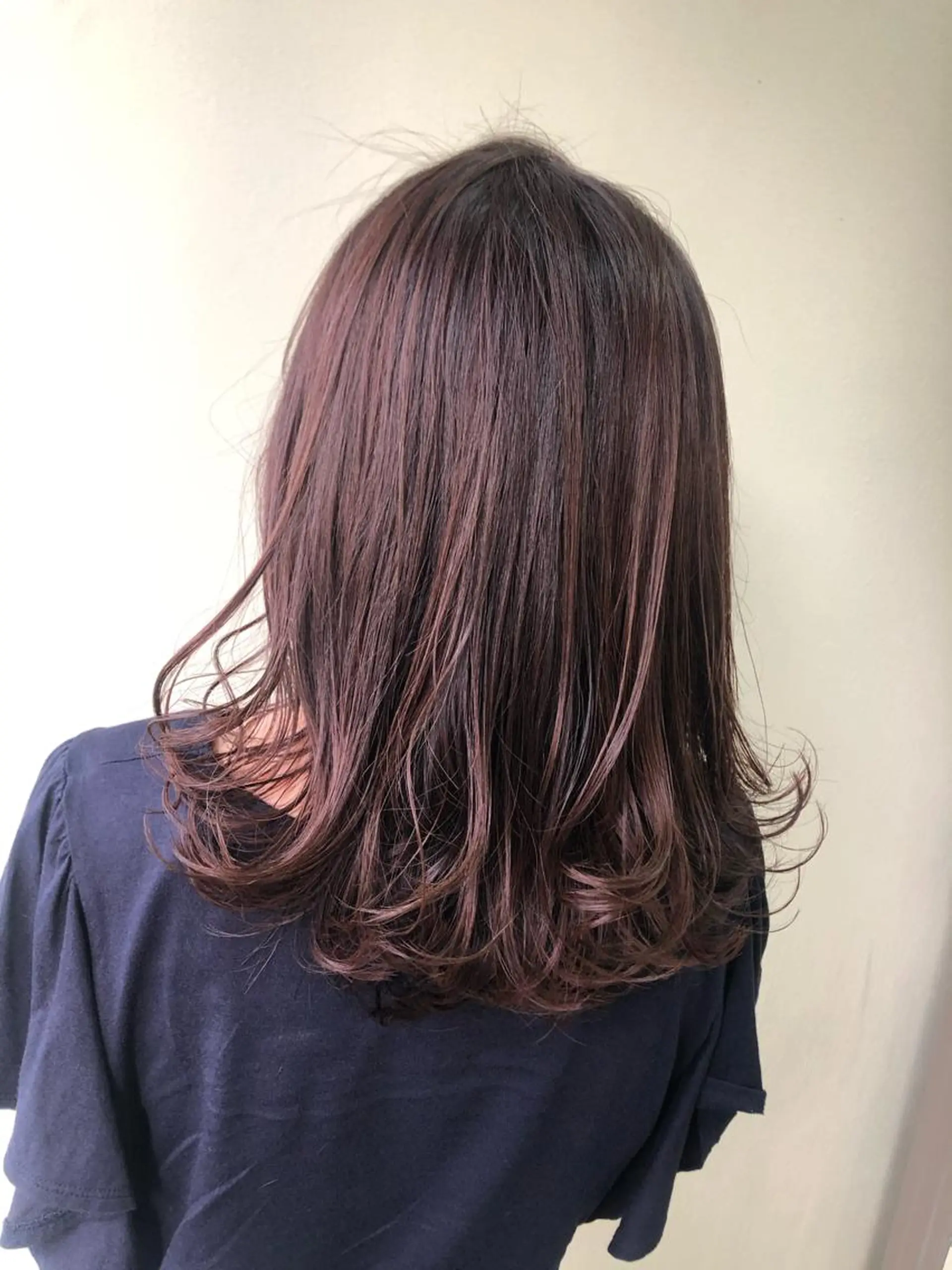 ミディアム カラー アッシュ バレイヤージュ ベージュカラー ブリーチ ブルーカラー 大久保 真希のヘアスタイル