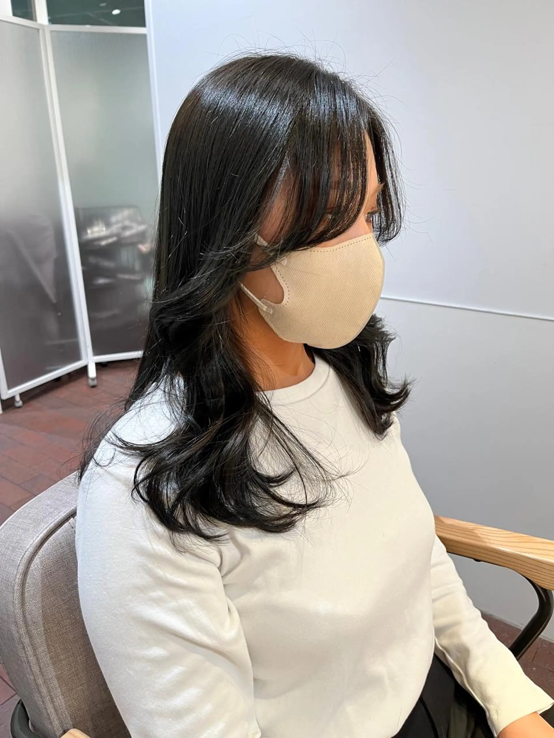 ロング カラー 片岡 由依のヘアスタイル