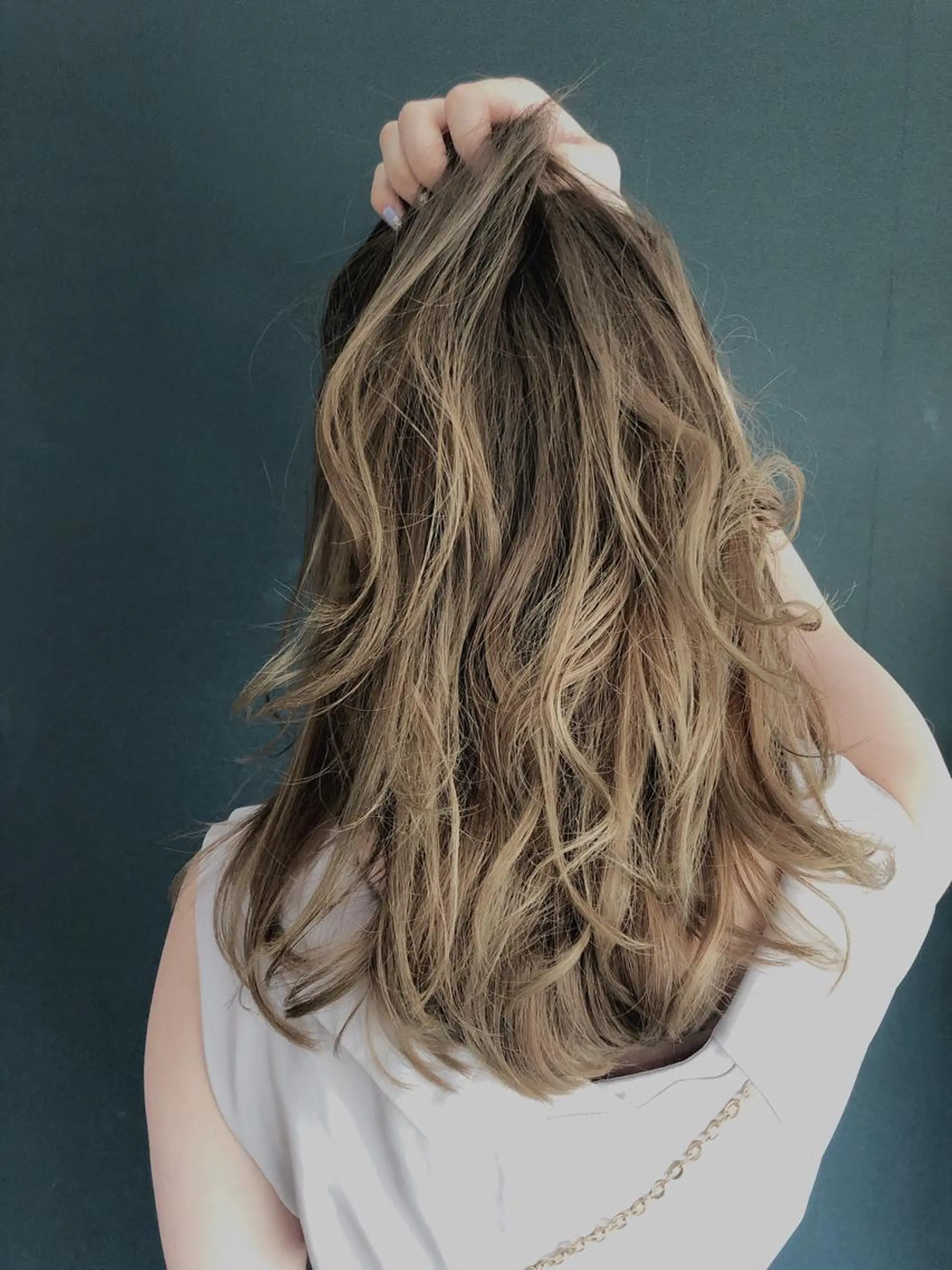 セミロング カラー グラデーションカラー ブリーチカラー 美髪矯正takaraのヘアスタイル