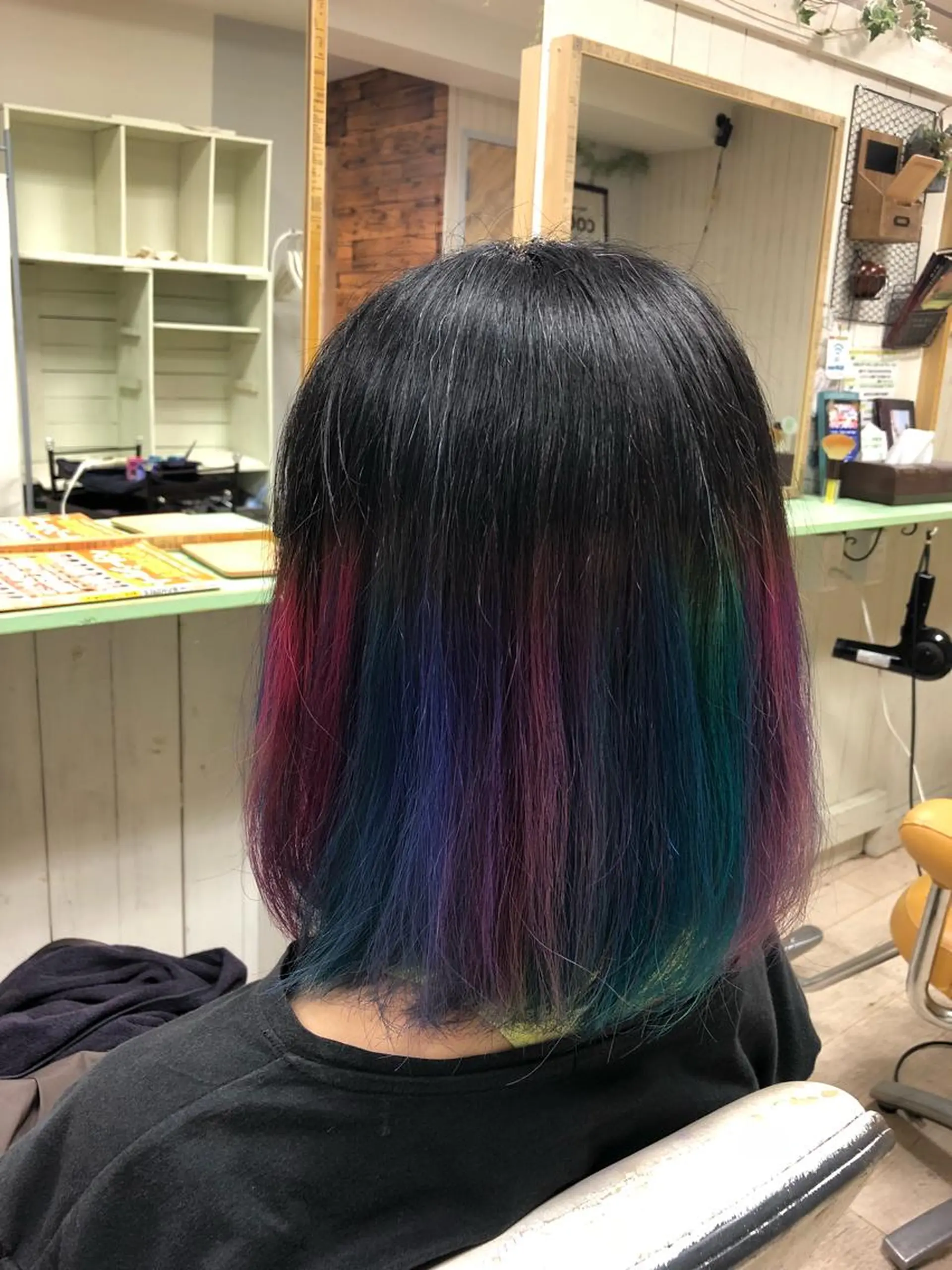 セミロング カラー ユニコーンカラー みやもと まなみのヘアスタイル