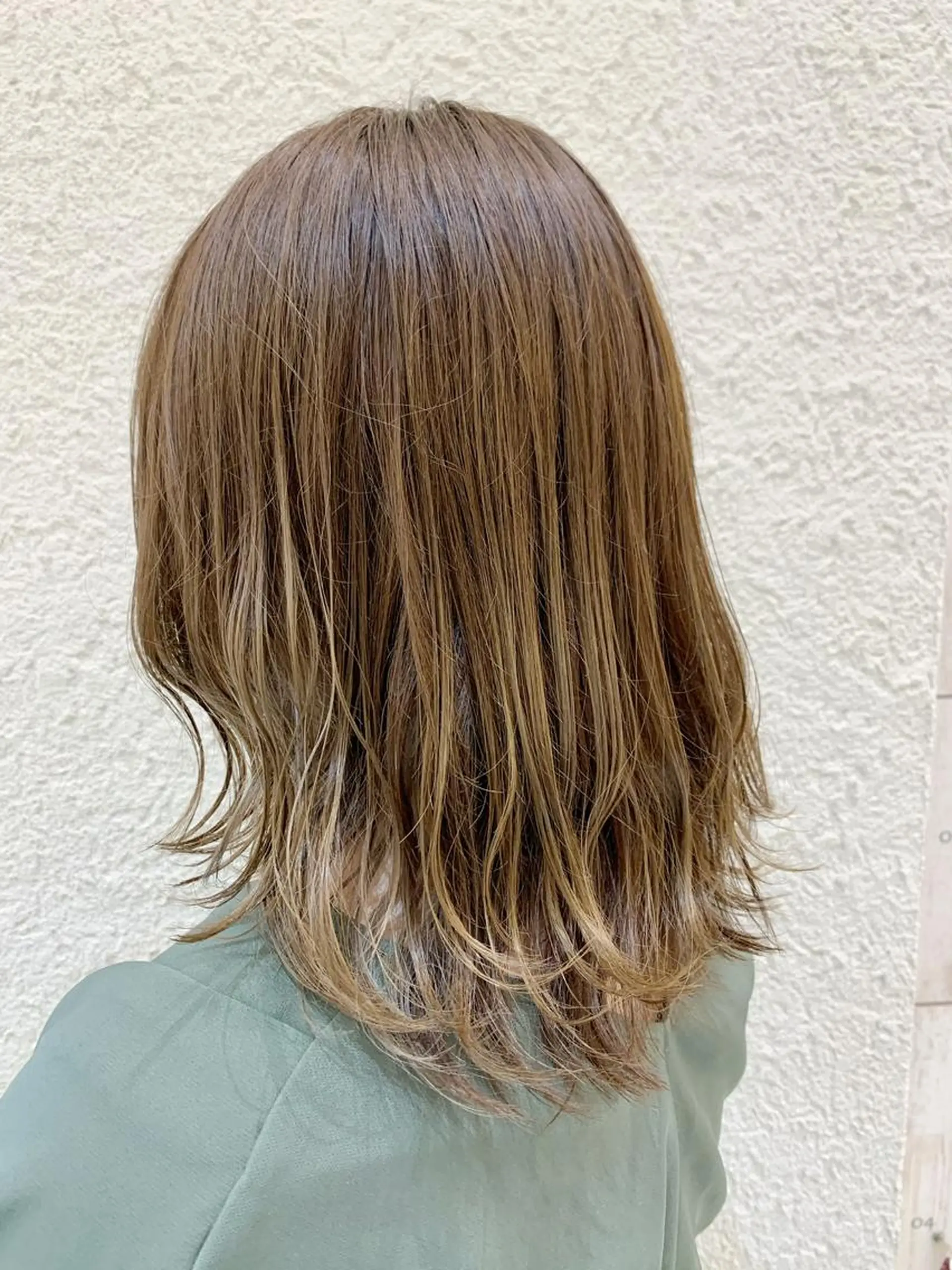 ミディアム カラー ベージュカラー 外ハネヘア NYNY四條畷店 森 亮人のヘアスタイル