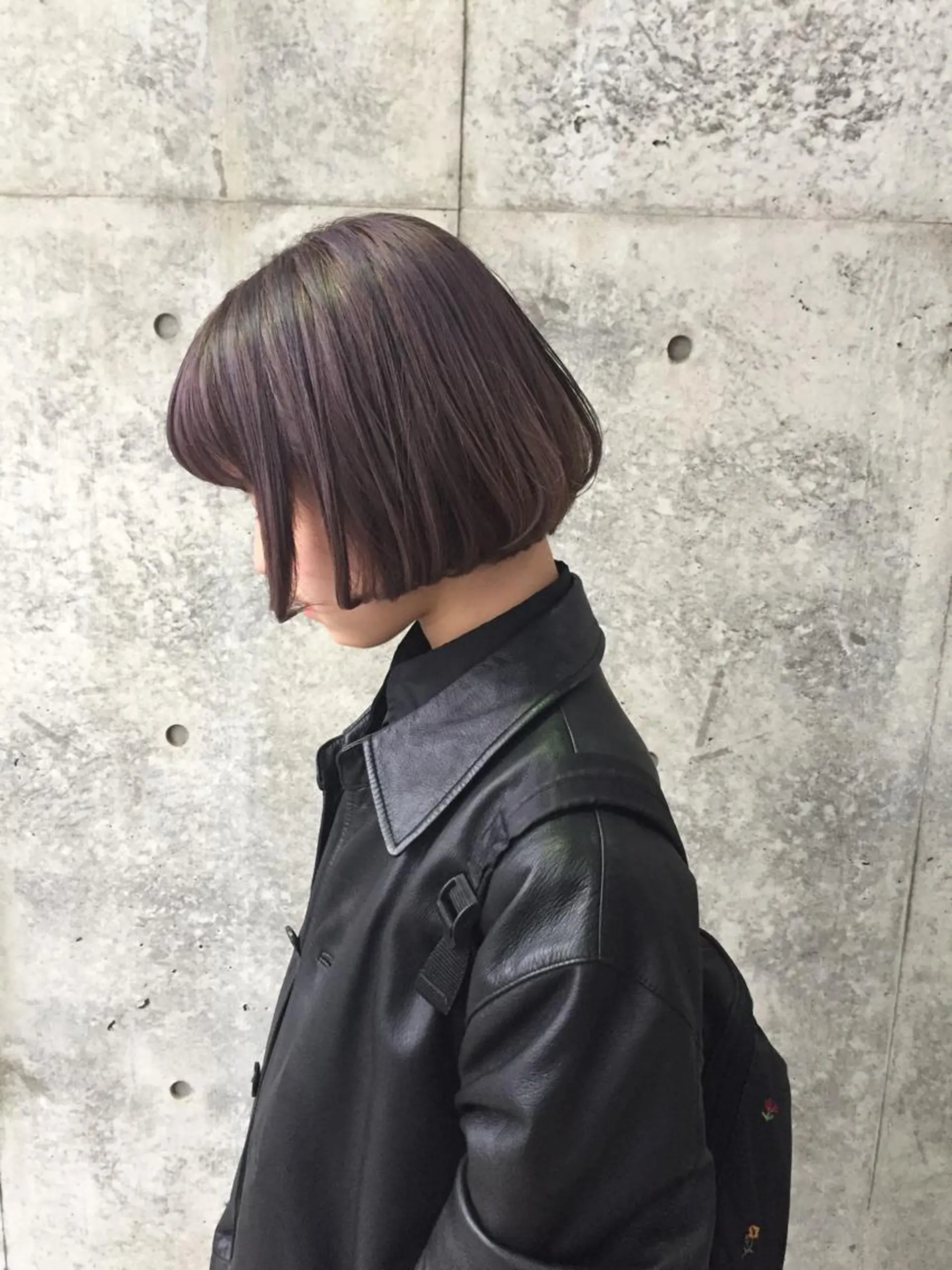 ミディアム カラー パープルカラー シルバー 及川 光のヘアスタイル
