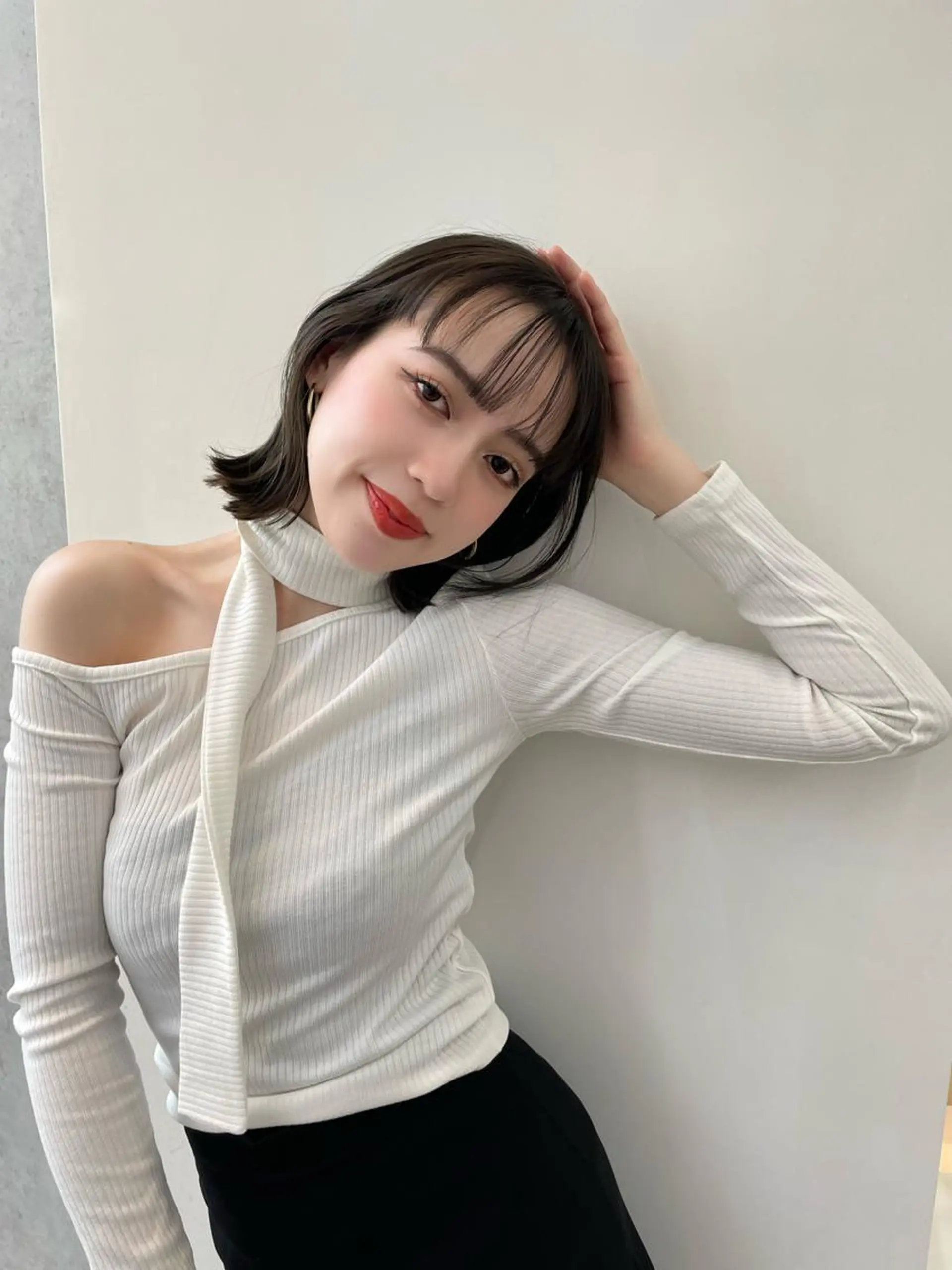 ミディアム ボブ ワイドバング 佐原 里奈のヘアスタイル