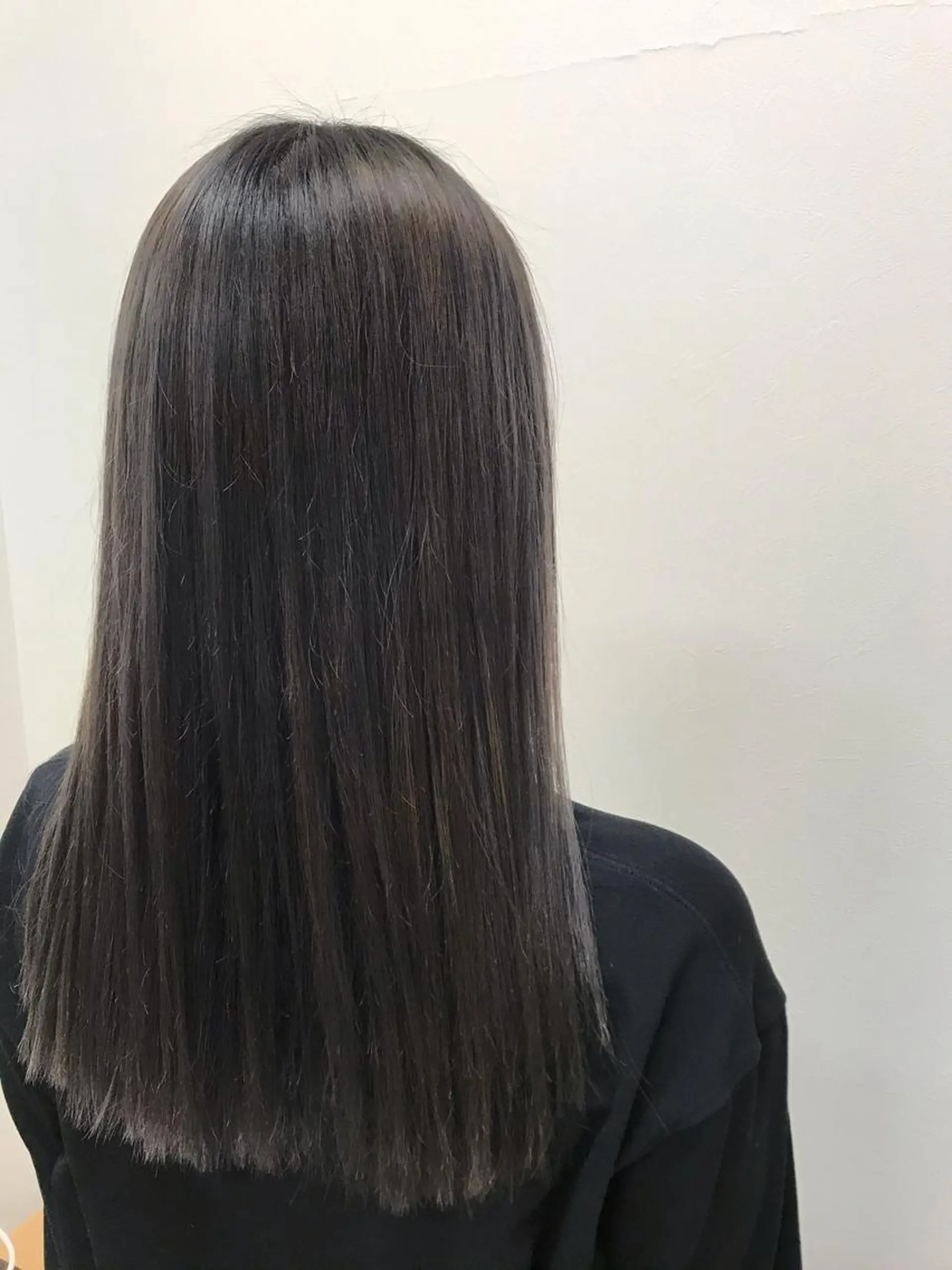 セミロング アッシュ 天野 優美のヘアスタイル